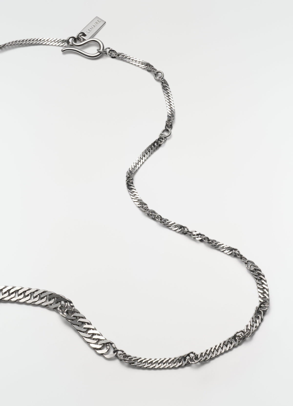 TWISTED CHAIN NECKLACE IN RHODIUM SILVER