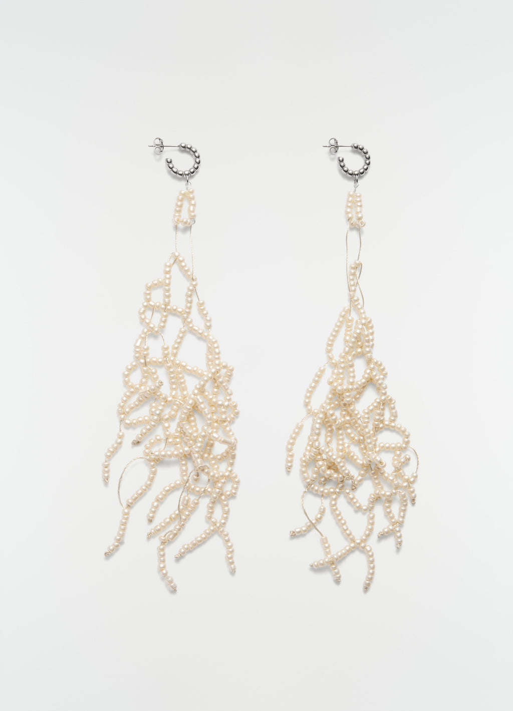 BOUCLES D'OREILLES À POMPONS ET PERLES EN VERRE
