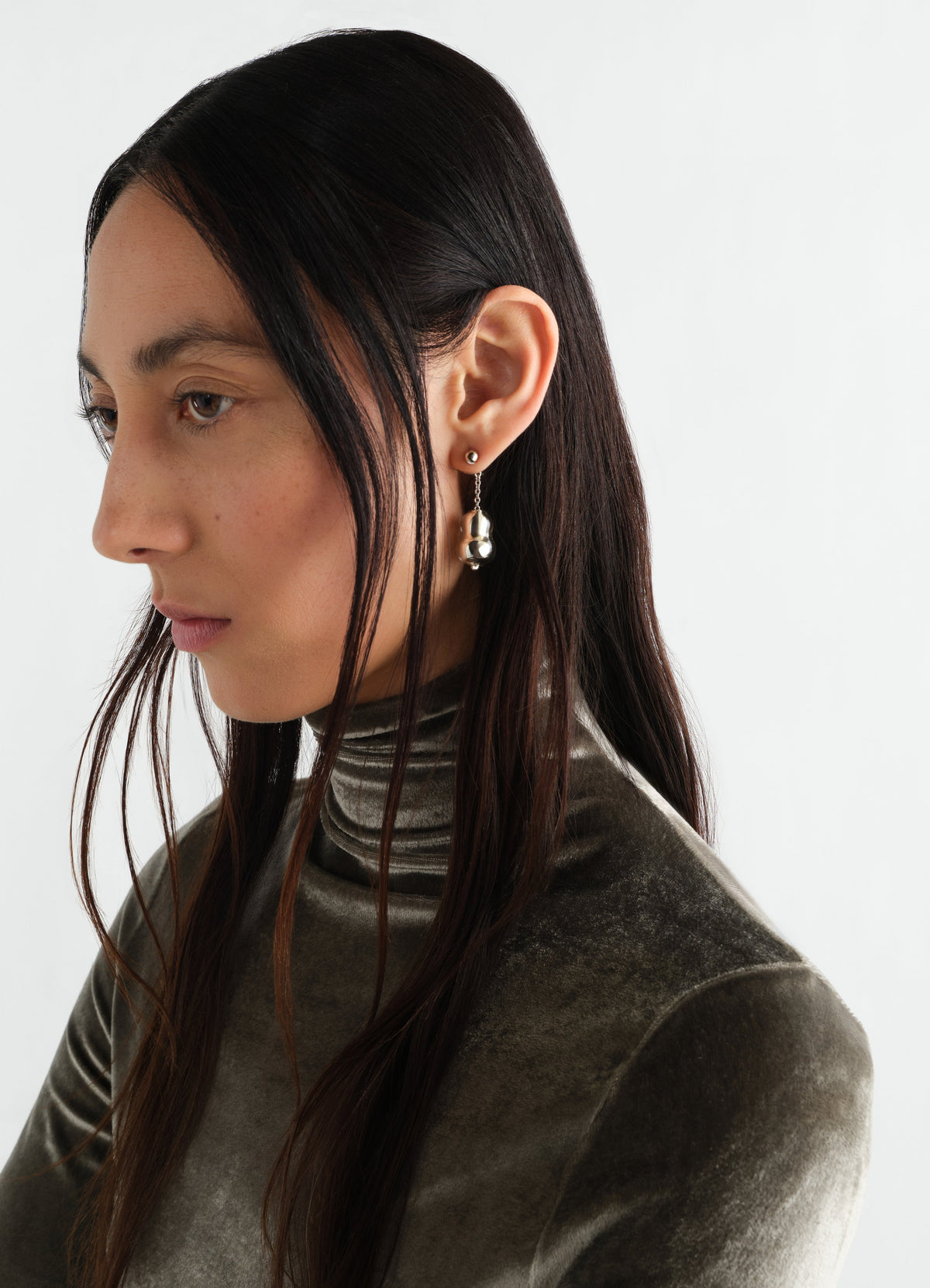 GLASS BLOWN SINGLE PENDANT EARRING IN RHODIUM SILVER