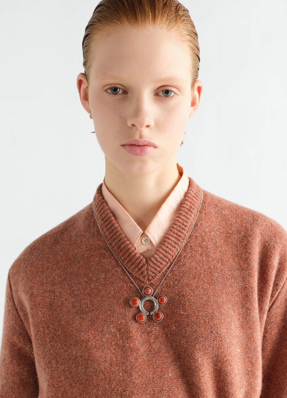 GARMENT JEWEL & NECKLACE IN BRASS