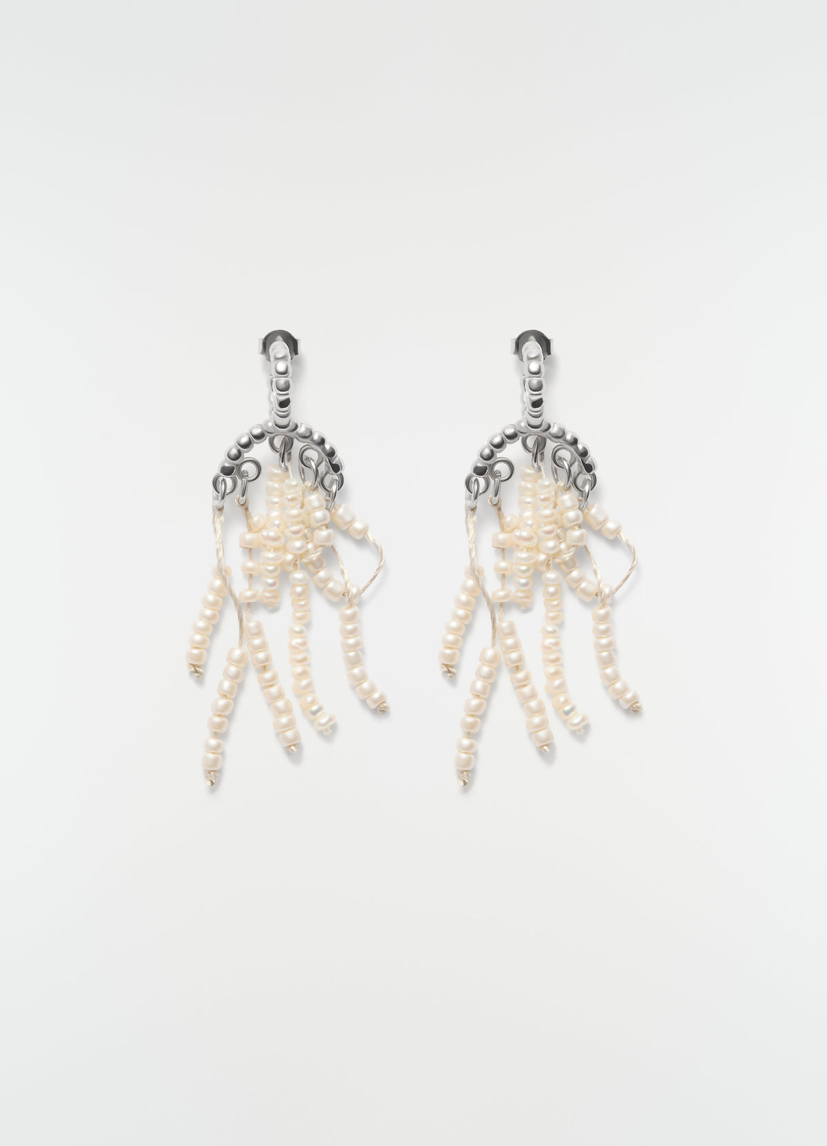 TASSEL SHORT EARRINGS IN GLASS BEADS.