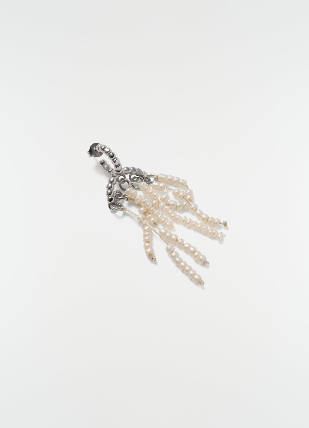 TASSEL SHORT EARRINGS IN GLASS BEADS.