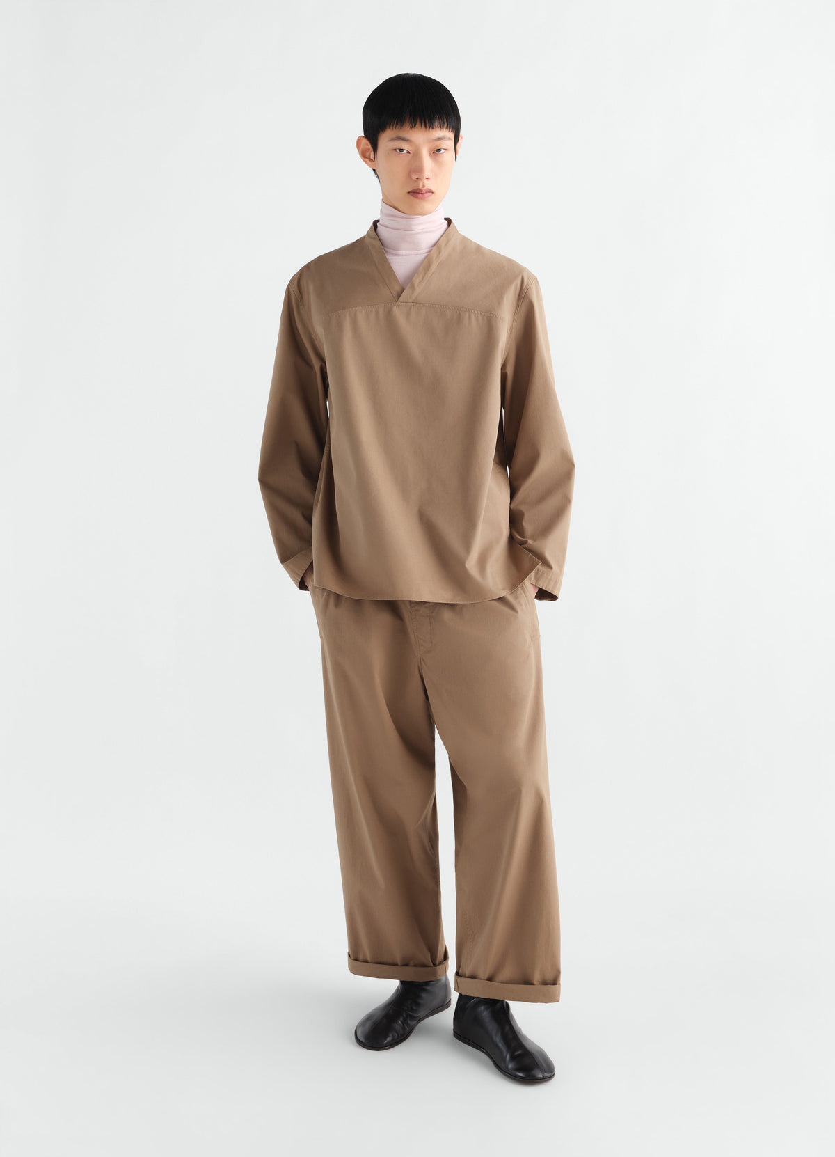 V-NECK TOP IN LIGHT COTTON TWILL