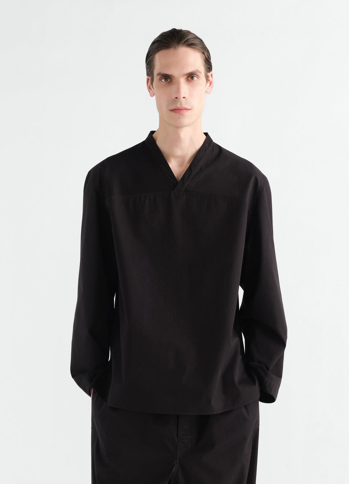 V-NECK TOP IN LIGHT COTTON TWILL
