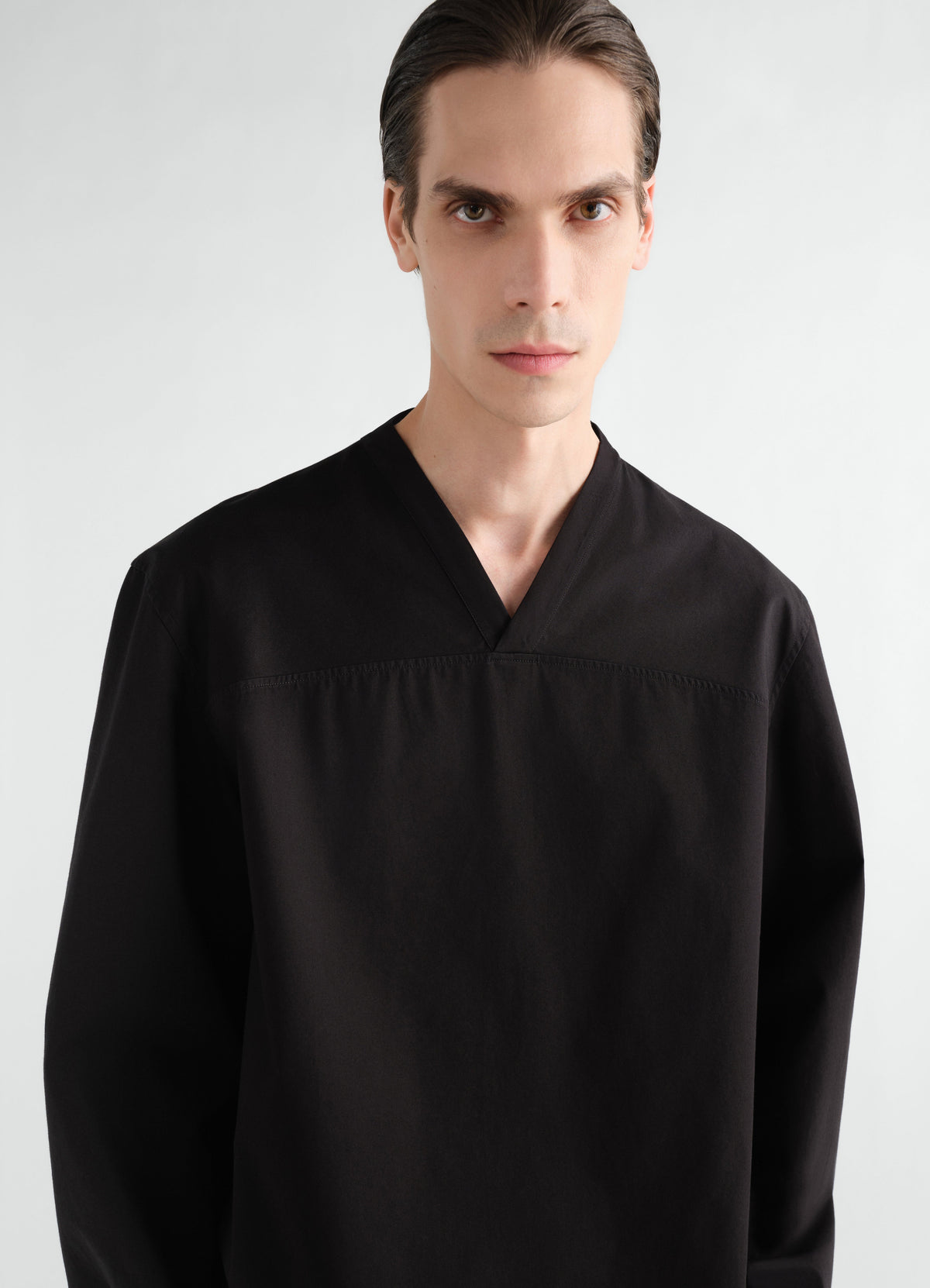 V-NECK TOP IN LIGHT COTTON TWILL