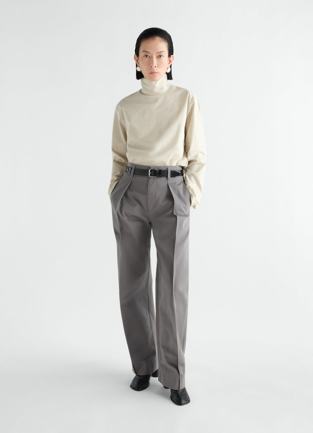 HIGH NECK TOP IN LIGHT COTTON CHAMBRAY