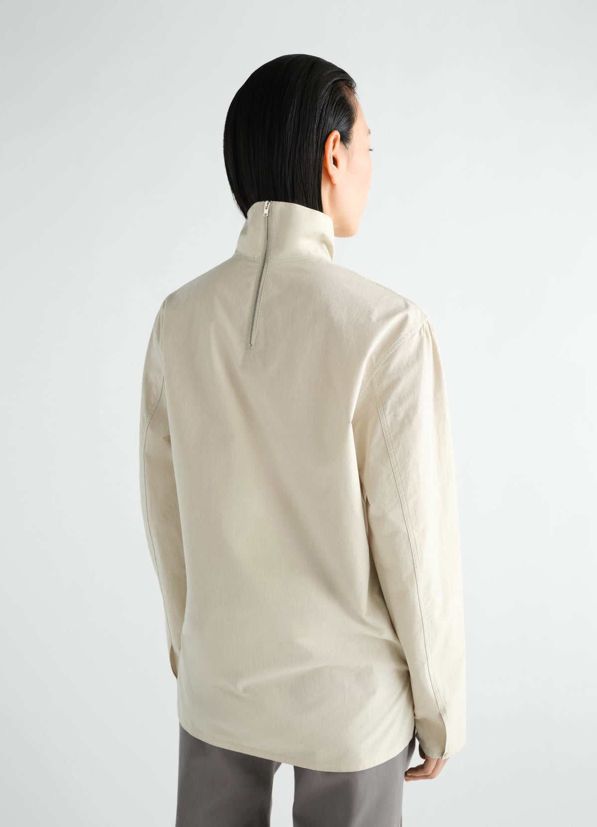 HIGH NECK TOP IN LIGHT COTTON CHAMBRAY
