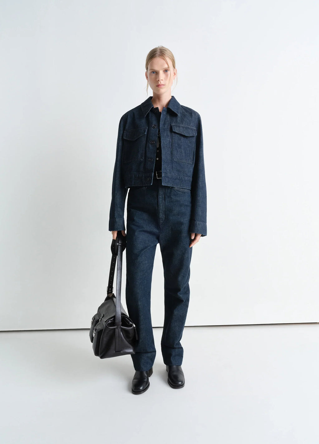 VESTE COURTE À DEUX POCHES EN DENIM INDIGO ÉPAIS