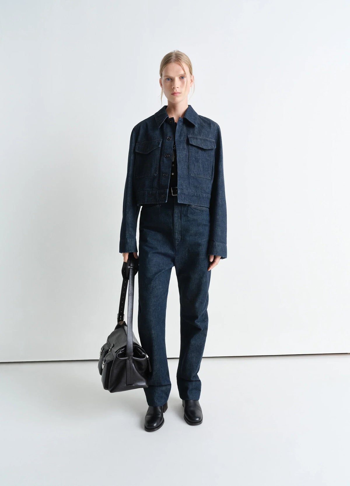 VESTE COURTE À DEUX POCHES EN DENIM INDIGO ÉPAIS