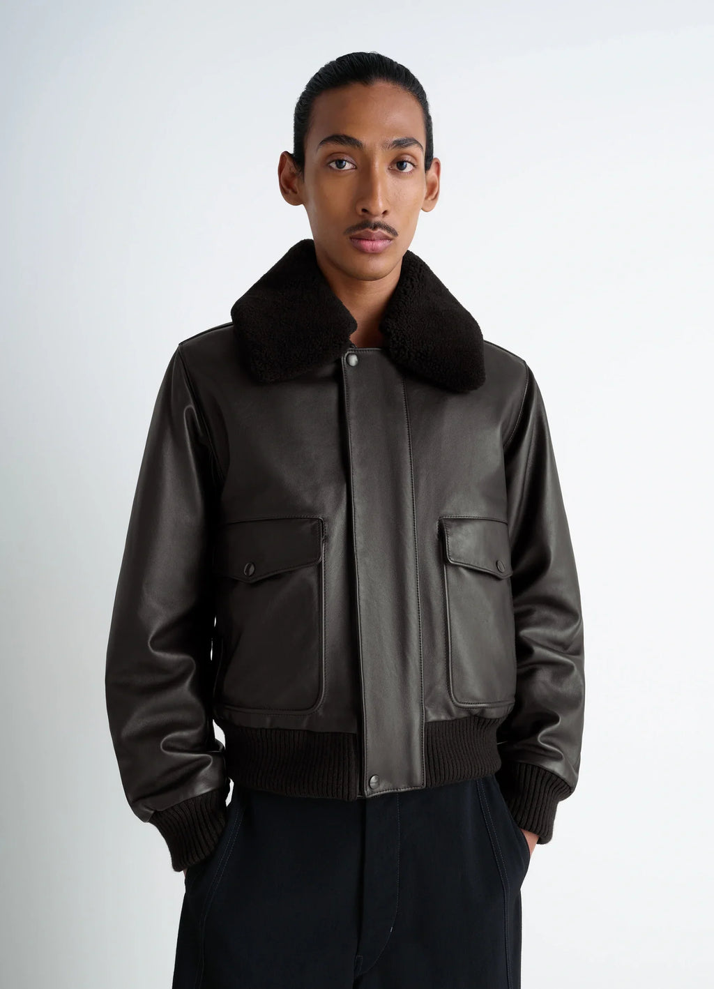BLOUSON EN CUIR DE VACHETTE FOULONNÉ