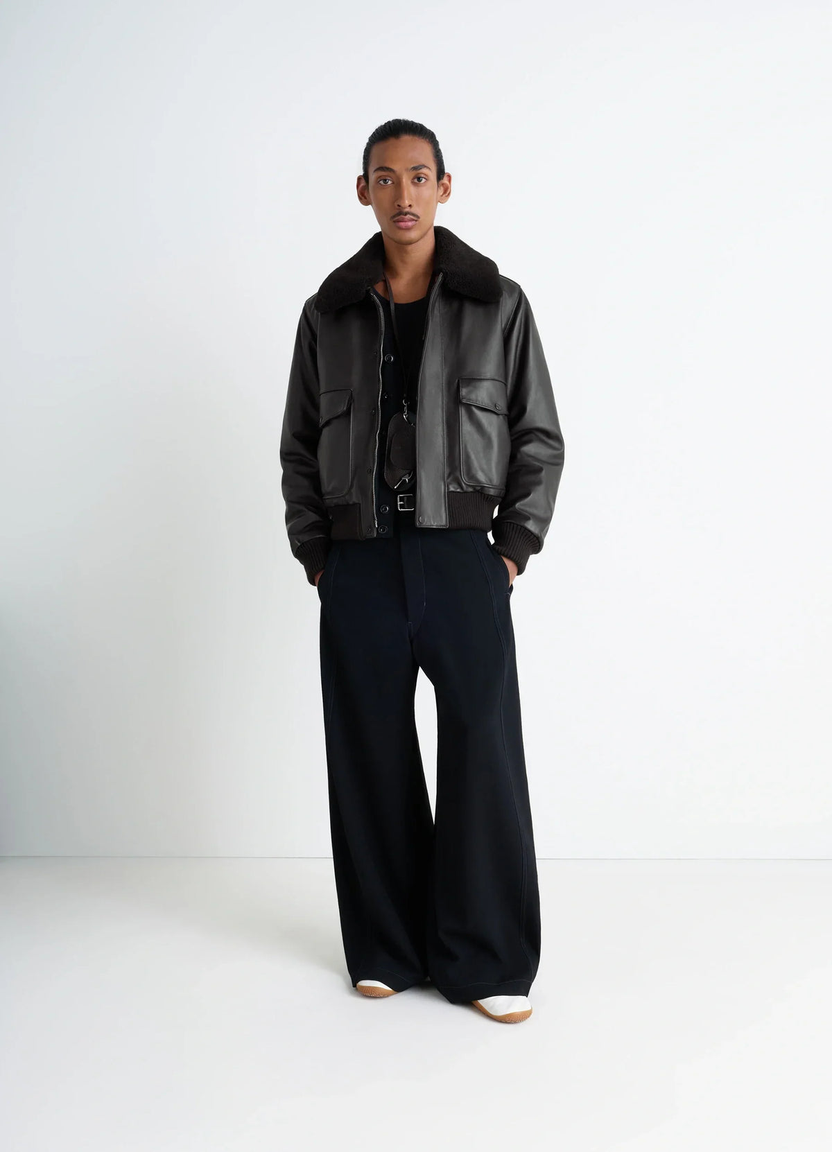BLOUSON EN CUIR DE VACHETTE FOULONNÉ