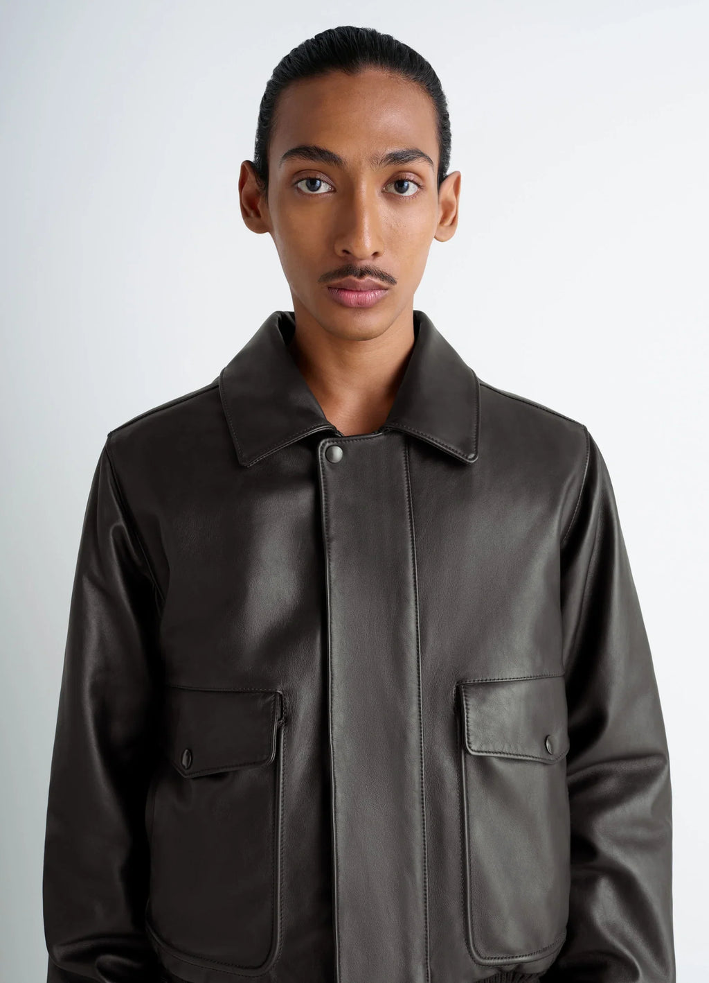 BLOUSON EN CUIR DE VACHETTE FOULONNÉ