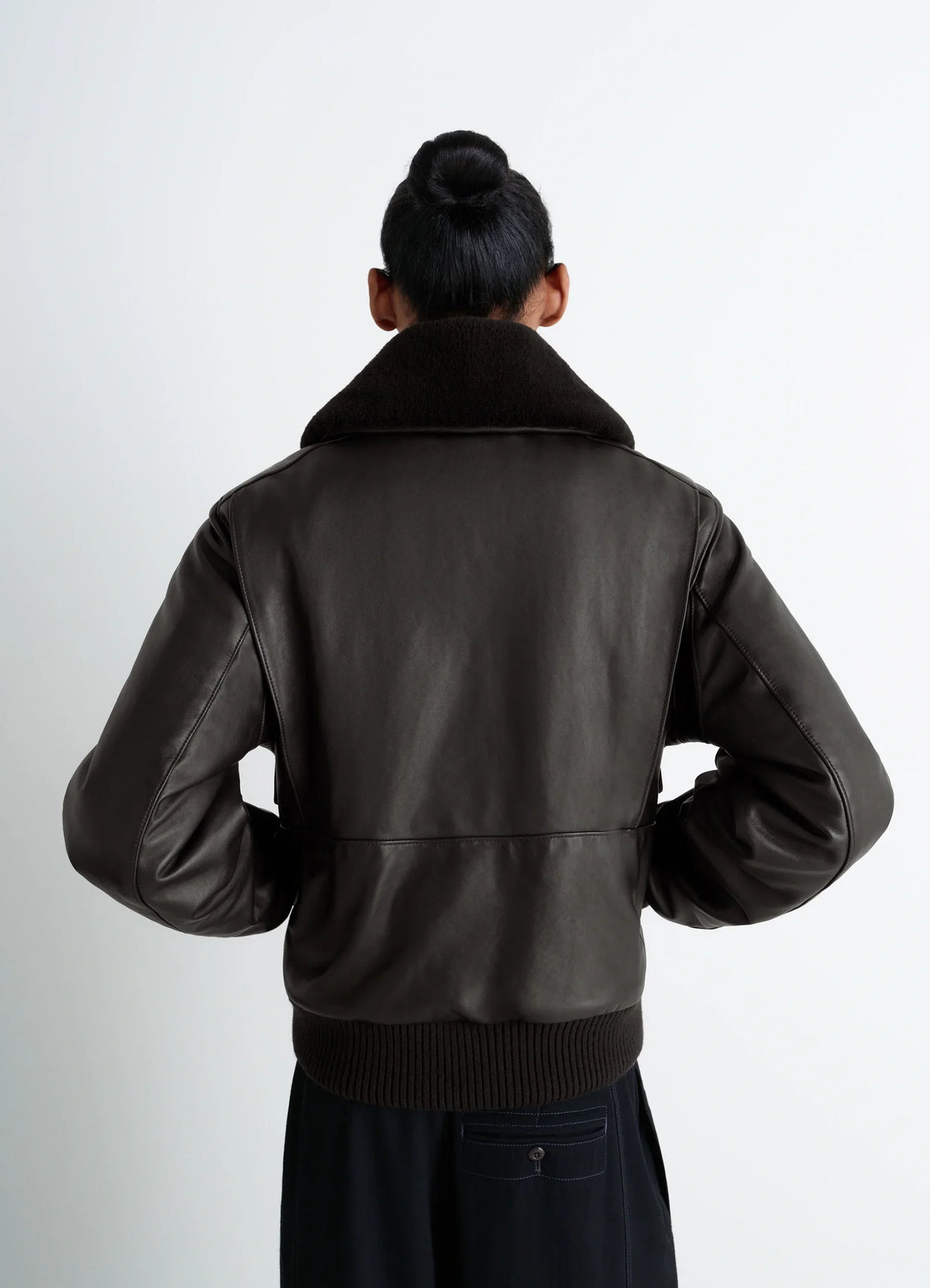 BLOUSON EN CUIR DE VACHETTE FOULONNÉ