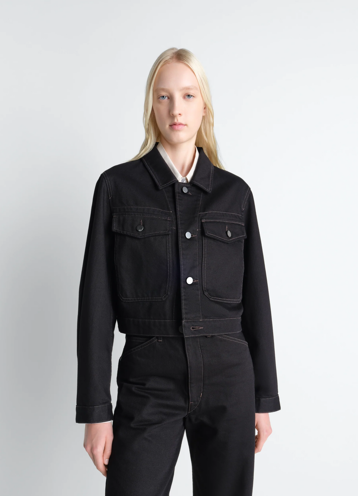 BLOUSON COURT EN DENIM NOIR ÉPAIS