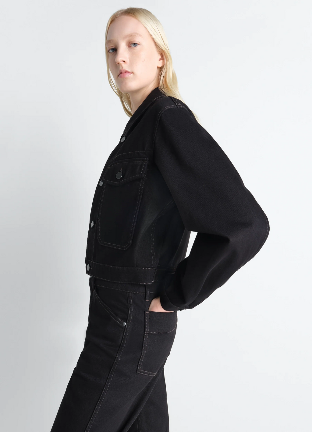 CROPPED BLOUSON IN HEAVY BLACK DENIM