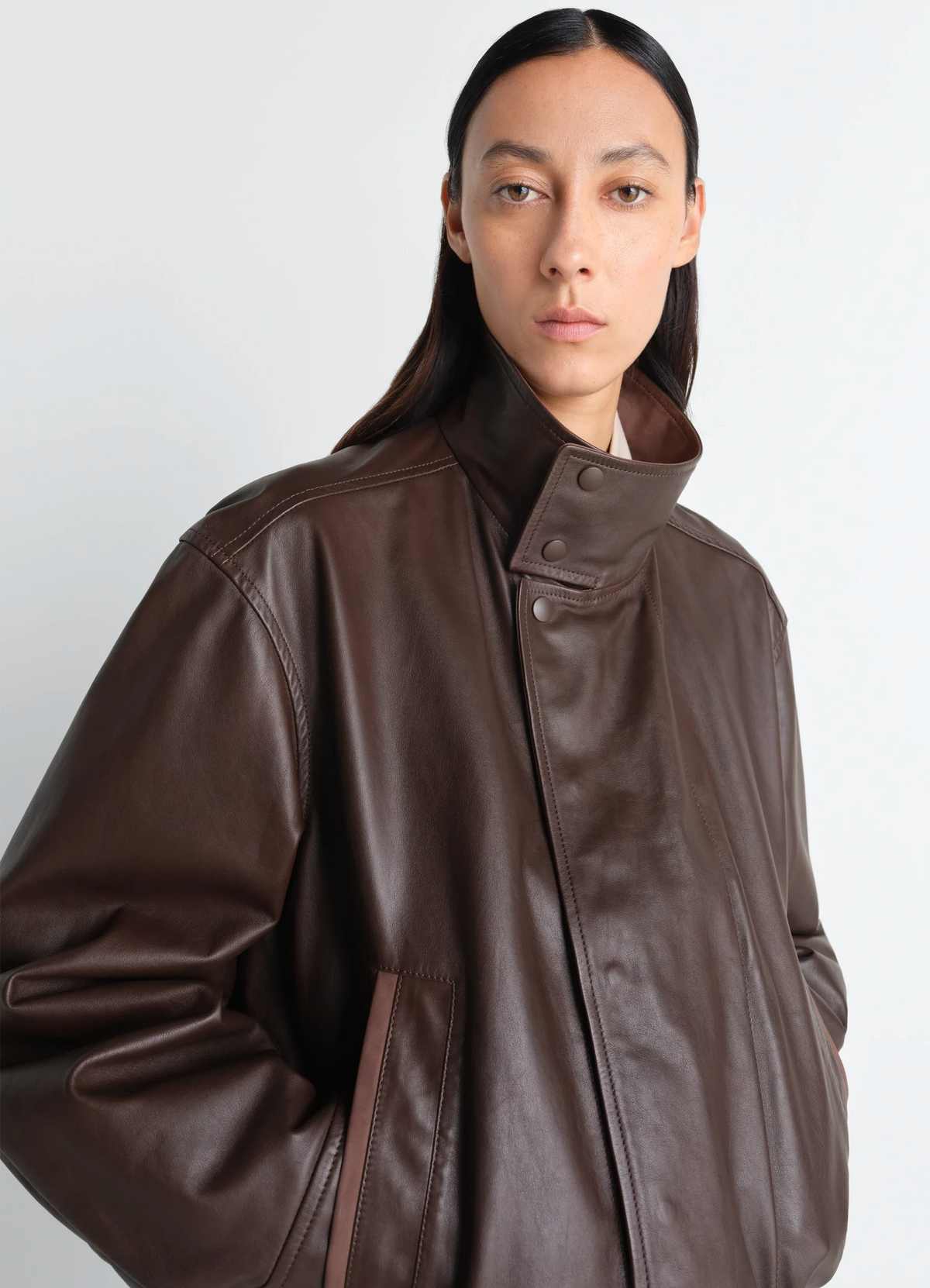 BLOUSON EN CUIR SOUPLE EN CUIR DE VACHETTE TYPE PAPIER