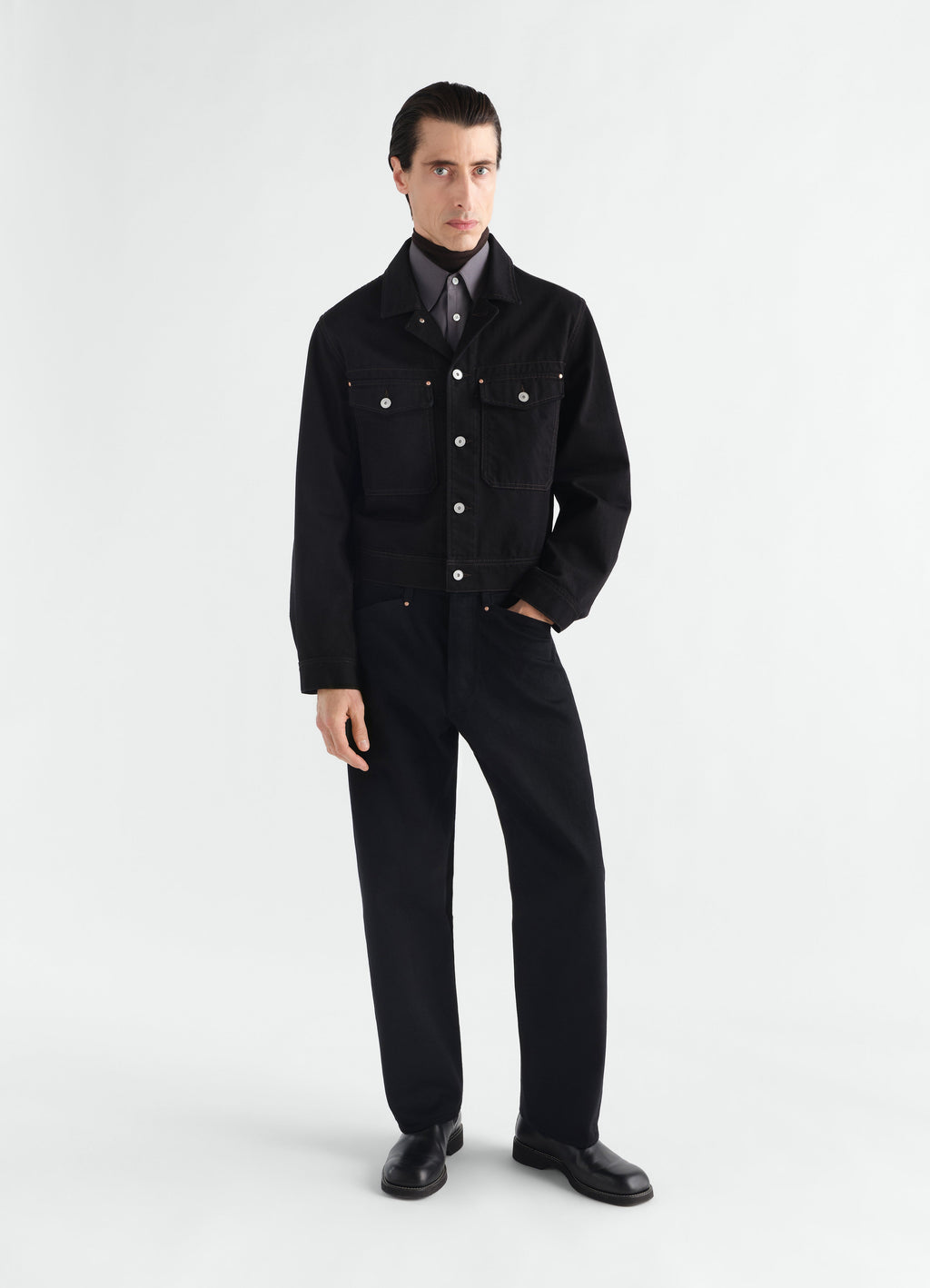 TRUCKER JACKET IN HEAVY BLACK DENIM