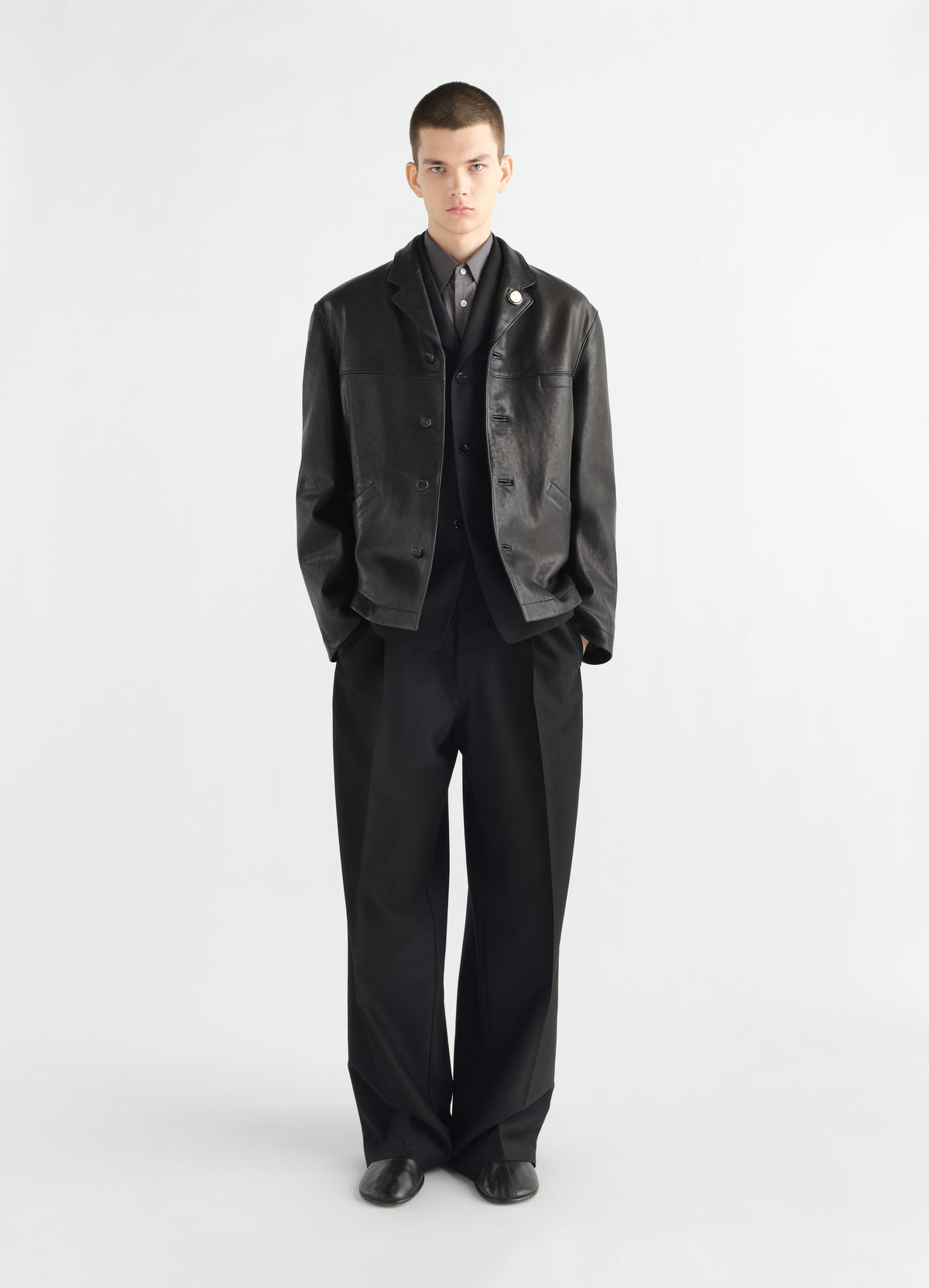 VESTE SIMPLE BOUTONNAGE EN AGNEAU GRAINÉ