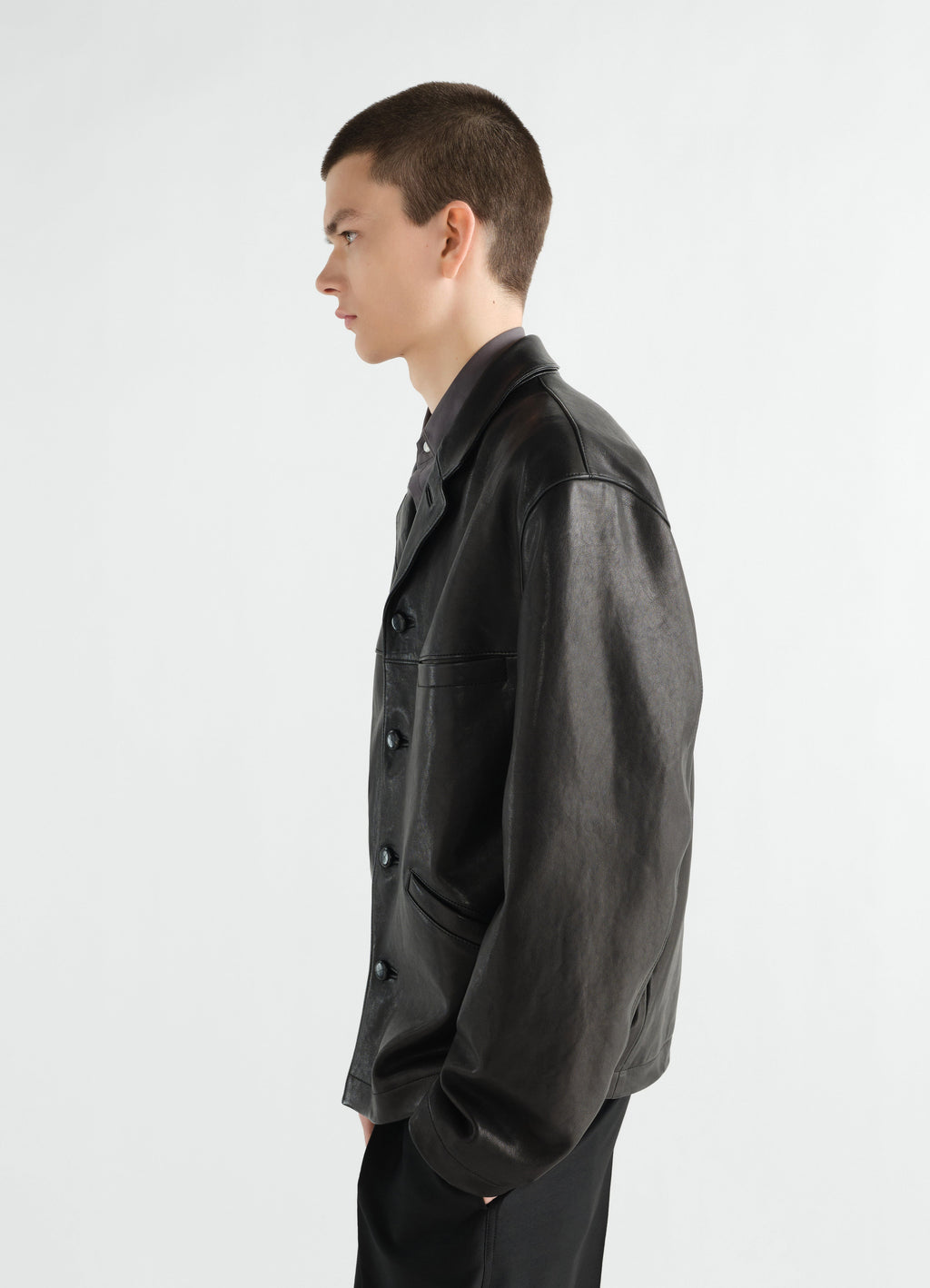 VESTE SIMPLE BOUTONNAGE EN AGNEAU GRAINÉ