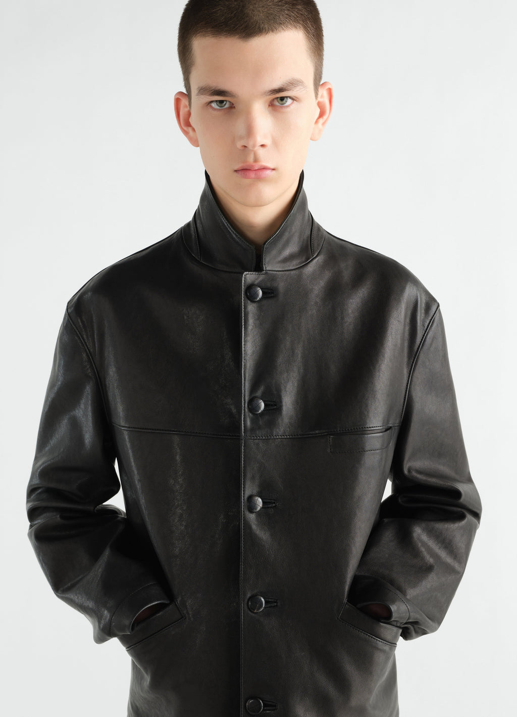 VESTE SIMPLE BOUTONNAGE EN AGNEAU GRAINÉ