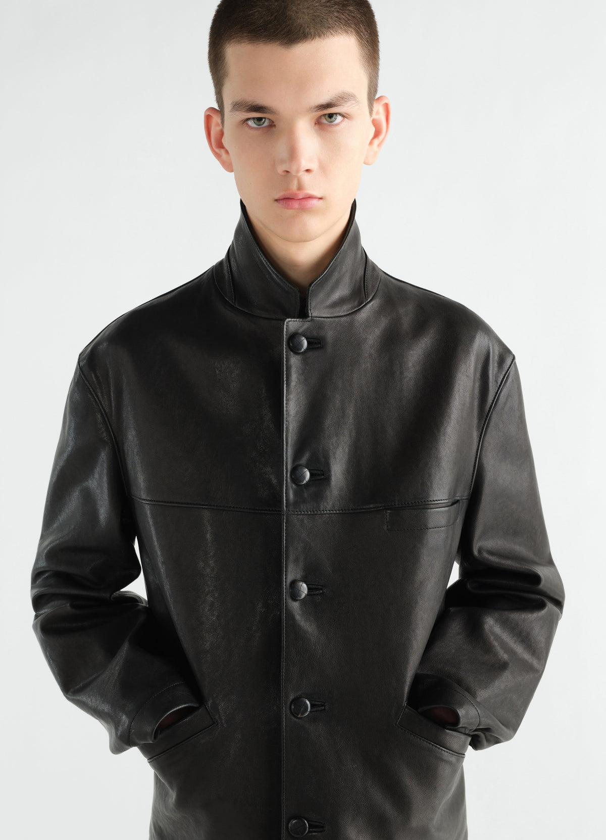 VESTE SIMPLE BOUTONNAGE EN AGNEAU GRAINÉ