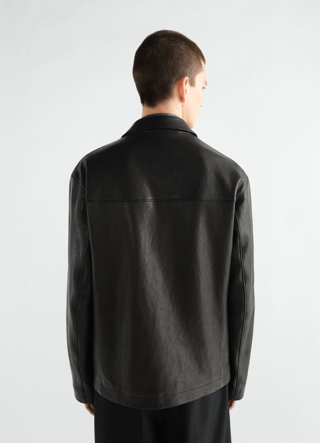 VESTE SIMPLE BOUTONNAGE EN AGNEAU GRAINÉ