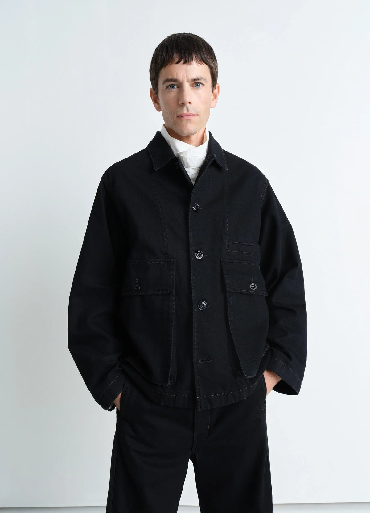 VESTE CARRÉE EN JEAN NOIR ÉPAIS