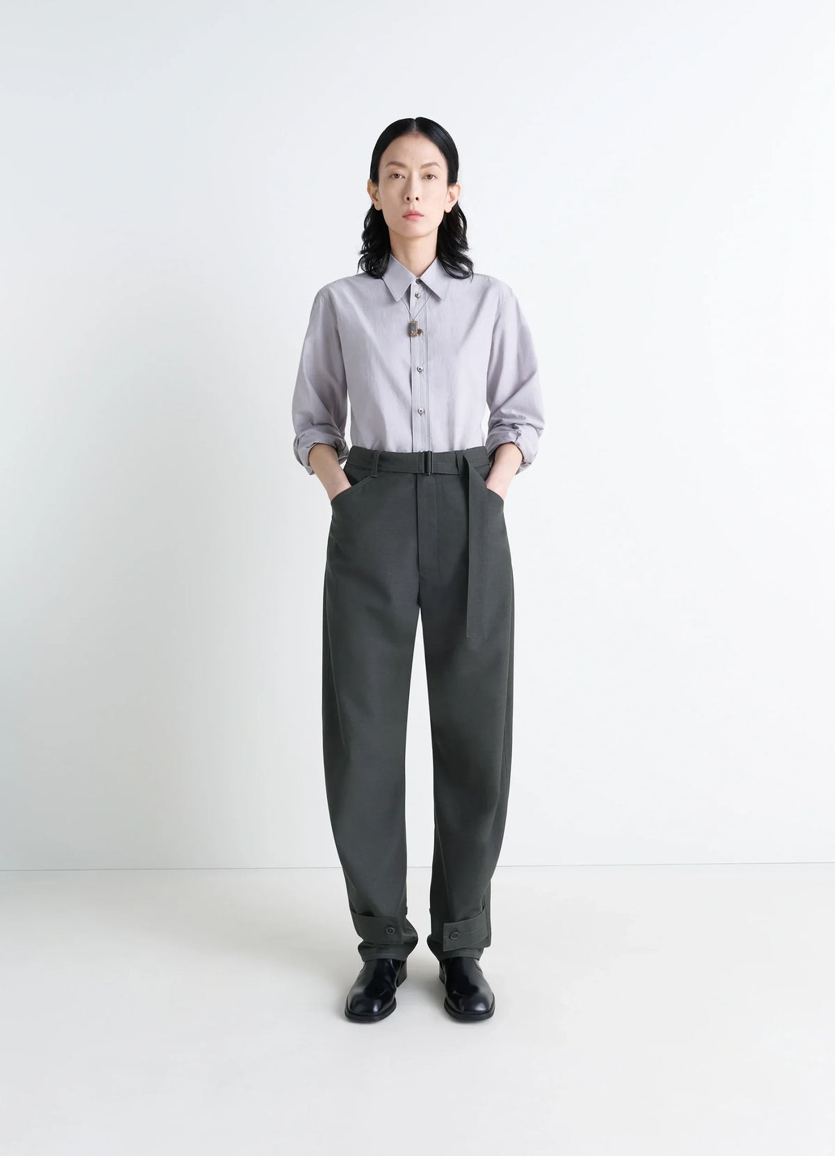 PANTALON AJUSTÉ INCURVÉ EN MÉLANGE DE LAINE FROIDE