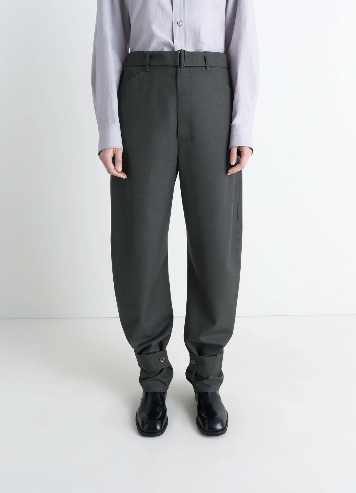 PANTALON AJUSTÉ INCURVÉ EN MÉLANGE DE LAINE FROIDE