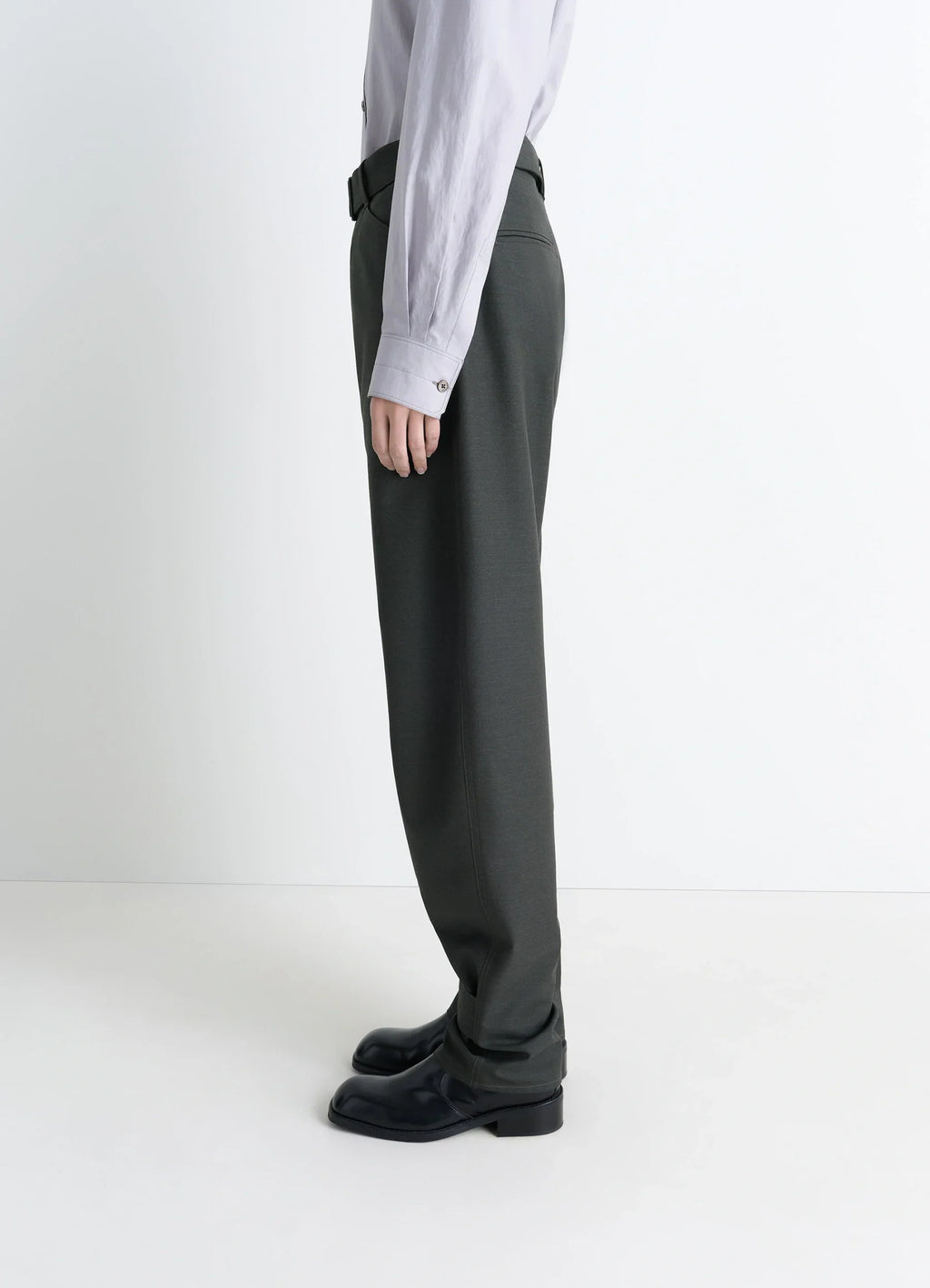 PANTALON AJUSTÉ INCURVÉ EN MÉLANGE DE LAINE FROIDE