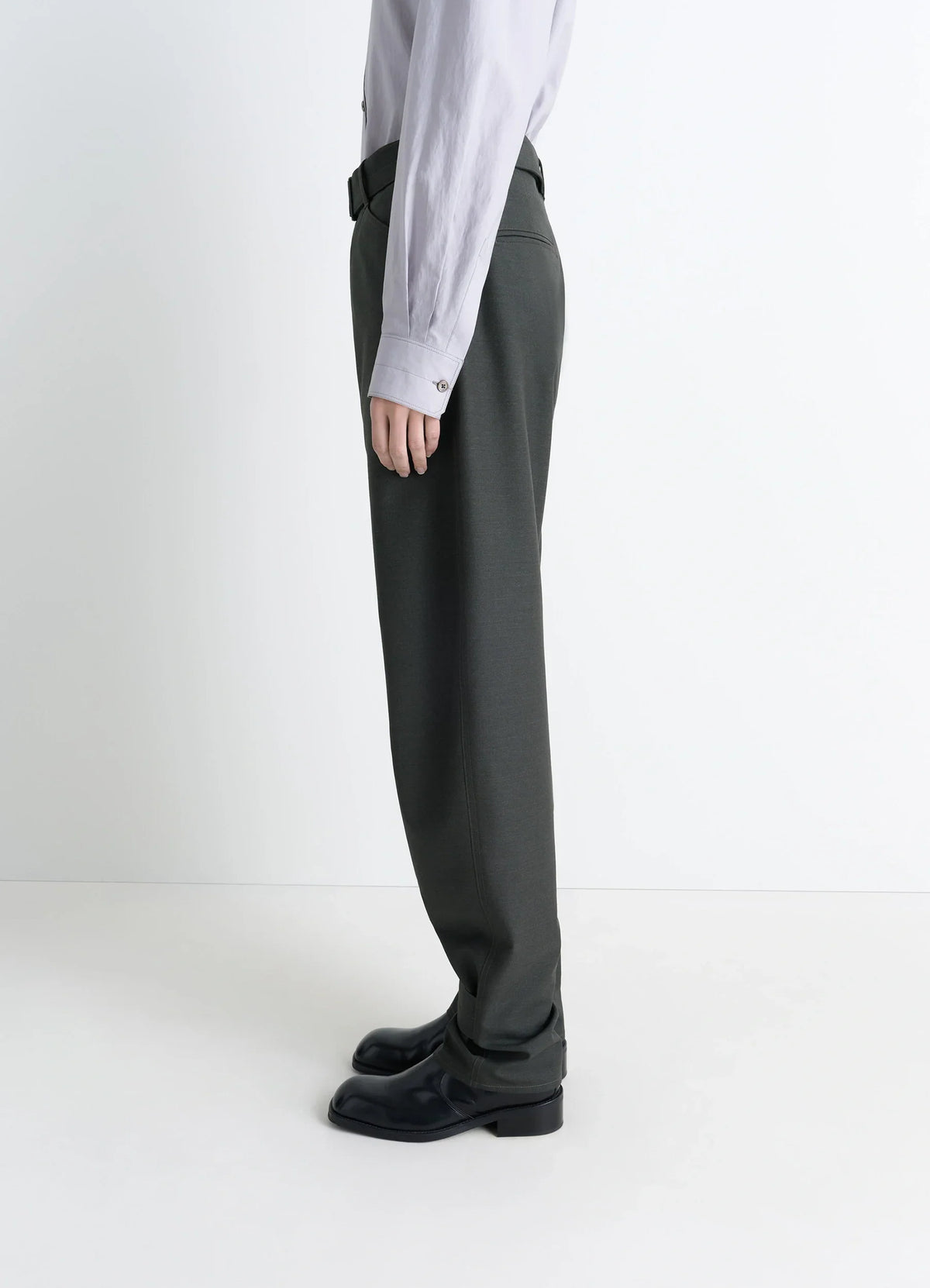 PANTALON AJUSTÉ INCURVÉ EN MÉLANGE DE LAINE FROIDE