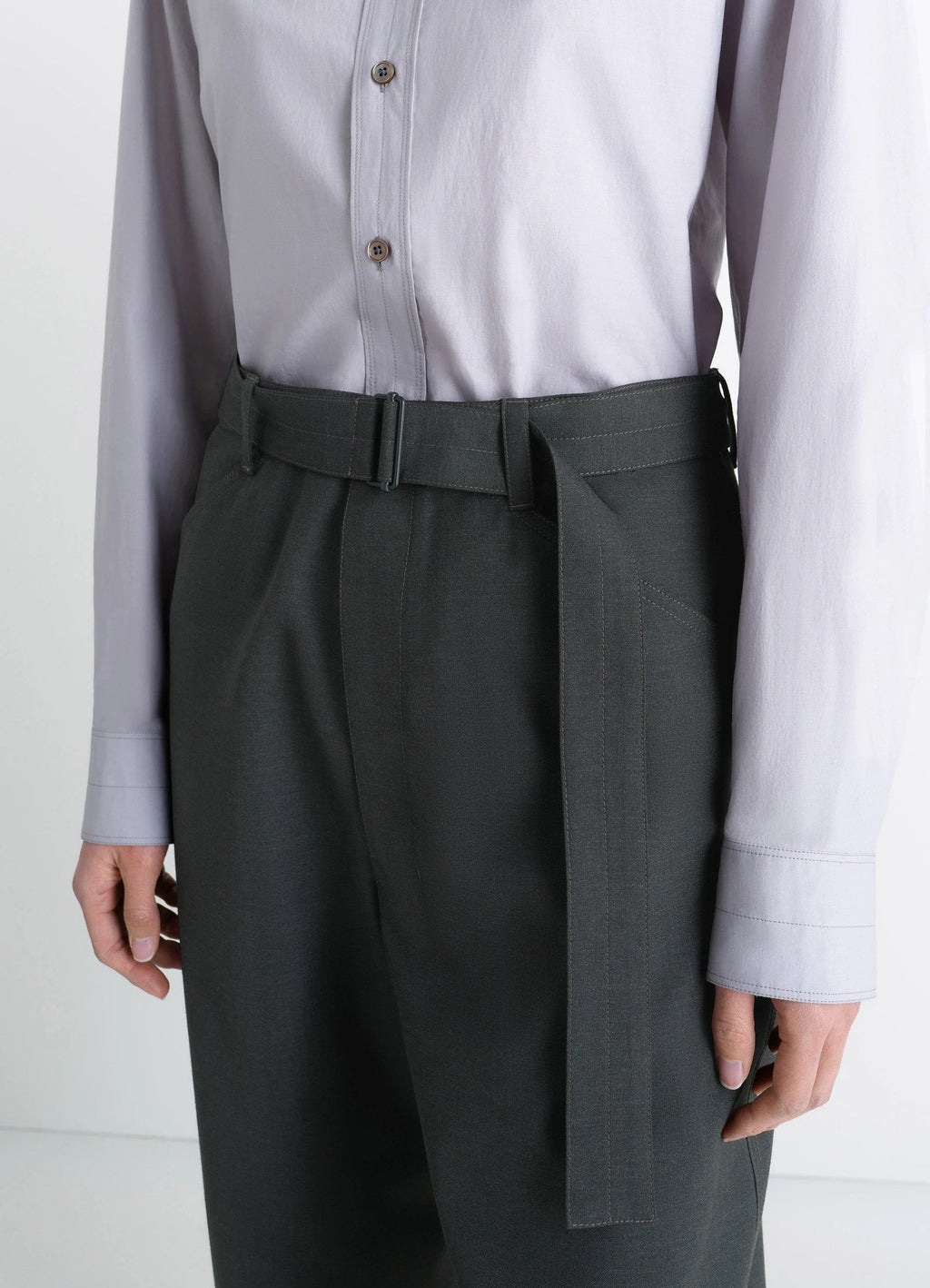 PANTALON AJUSTÉ INCURVÉ EN MÉLANGE DE LAINE FROIDE
