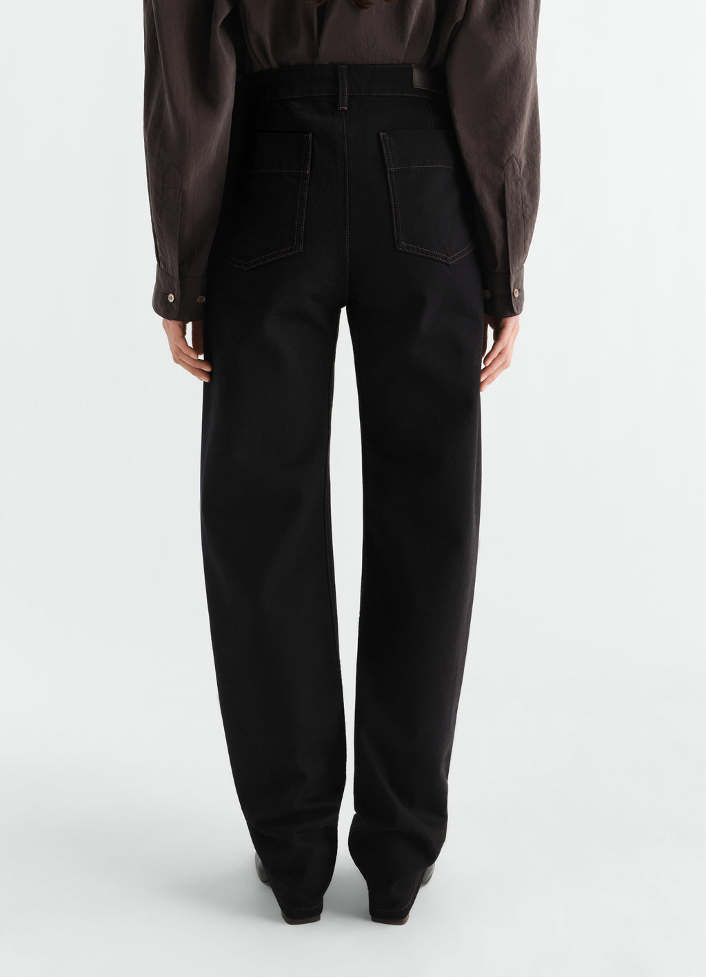 PANTALON TWISTÉ À CINQ POCHES EN DENIM NOIR ÉPAIS