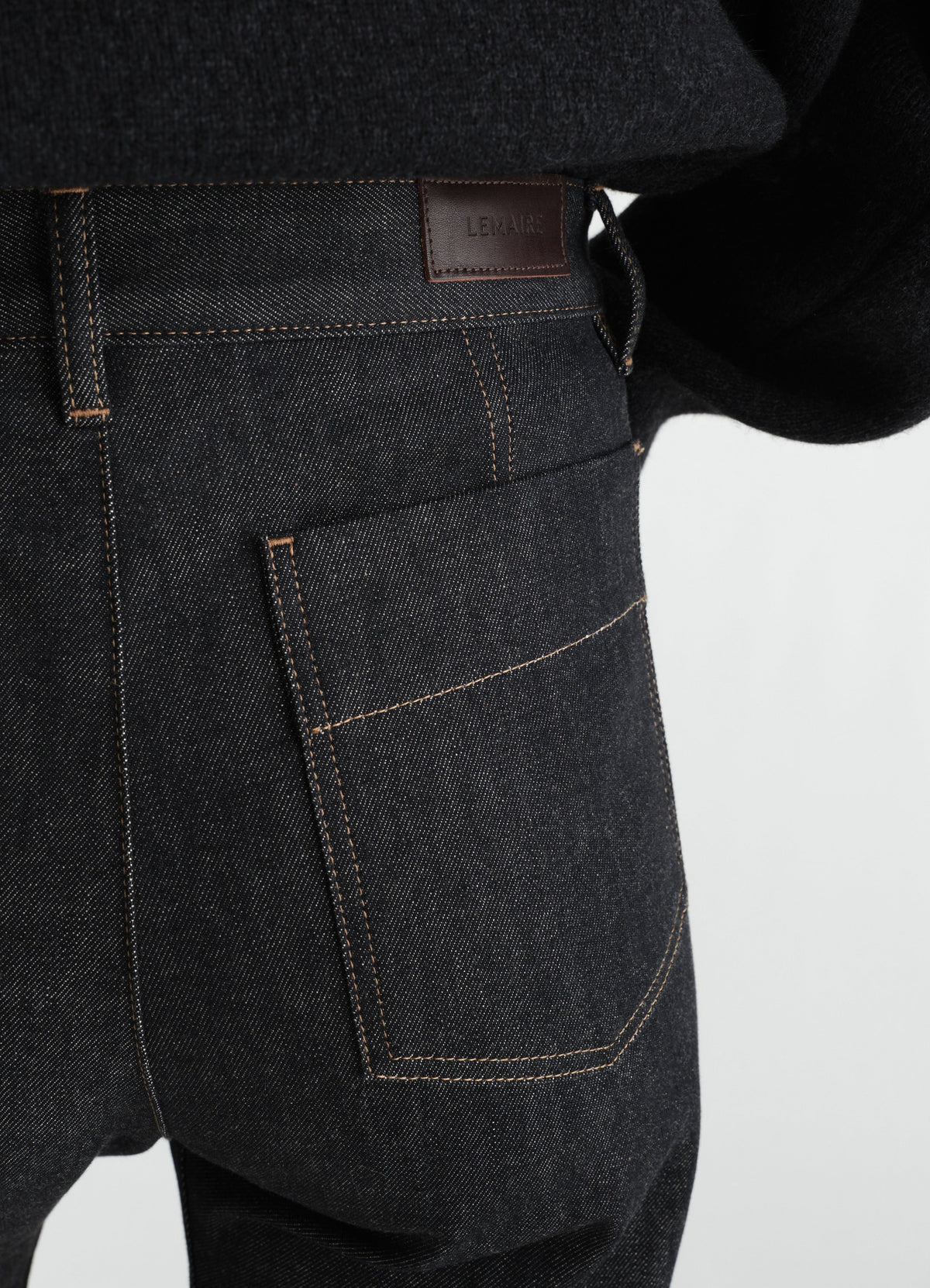 PANTALON TWISTÉ À CINQ POCHES EN DENIM ARDOISE ÉPAIS