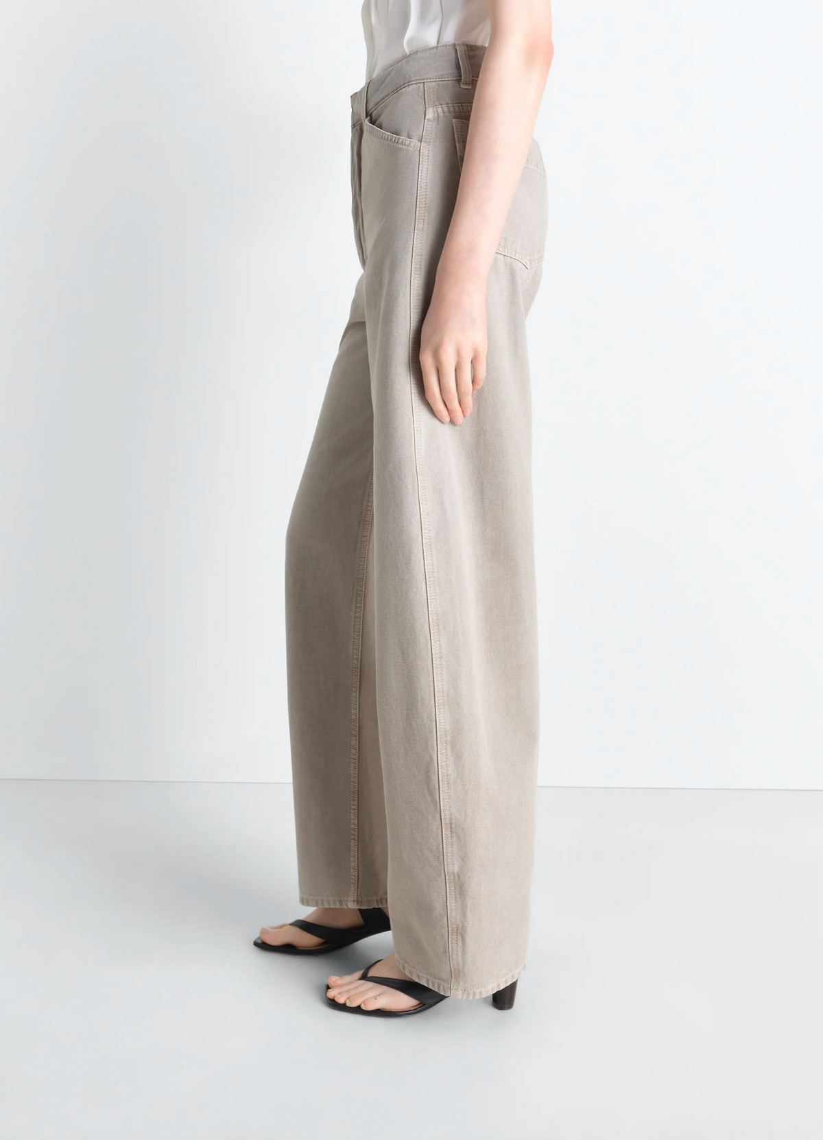 PANTALON INCURVÉ À TAILLE HAUTE EN SERGÉ LOURD CASSÉ COLORIS NEIGE