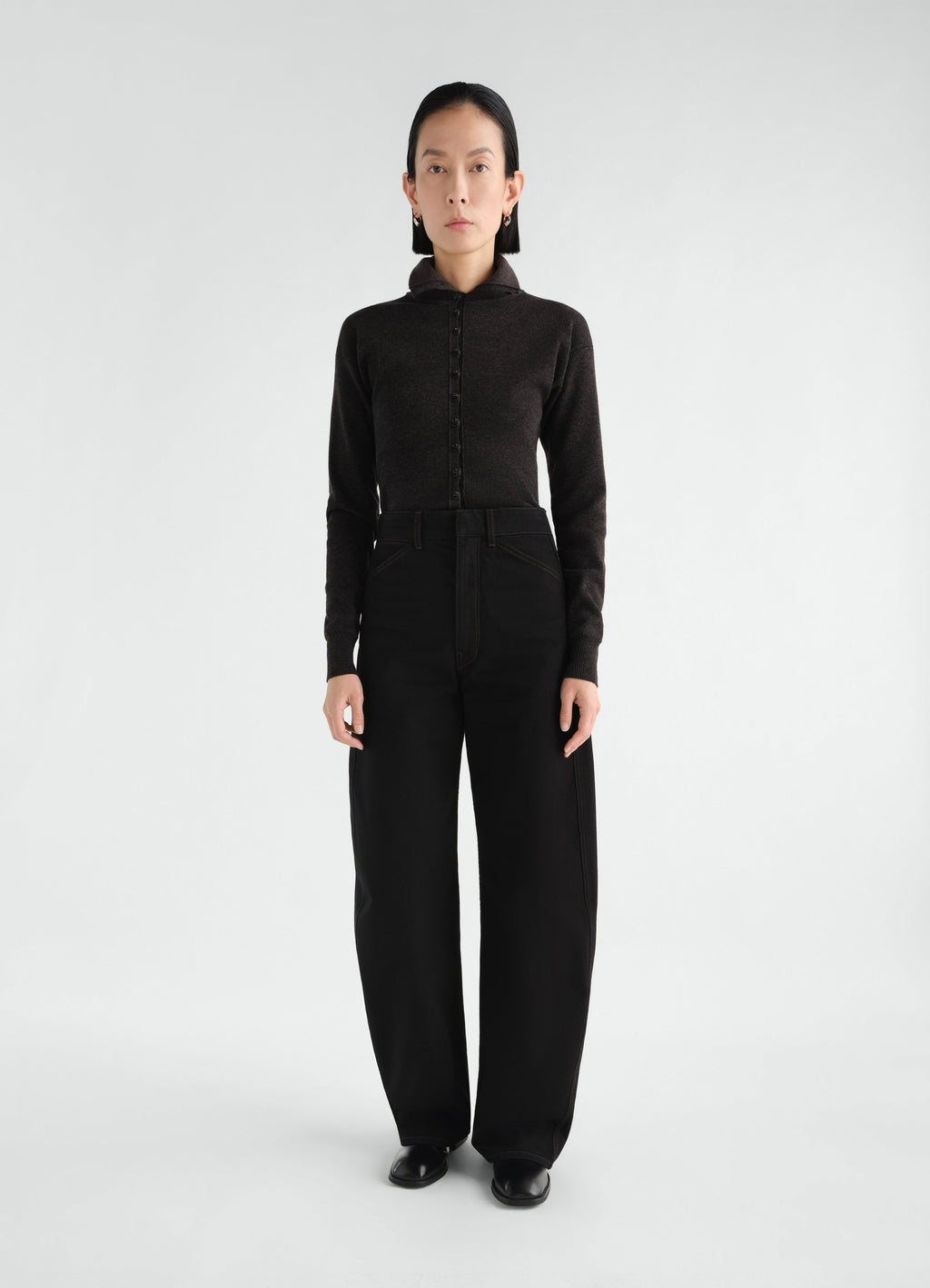 PANTALON INCURVÉ TAILLE HAUTE EN DENIM NOIR ÉPAIS