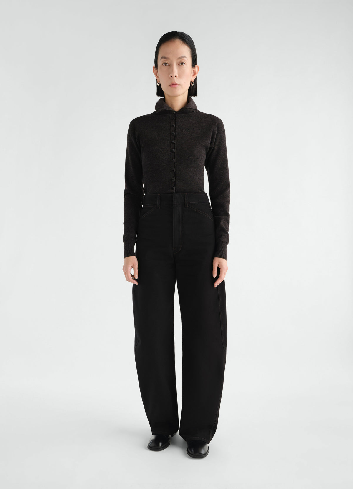 PANTALON INCURVÉ TAILLE HAUTE EN DENIM NOIR ÉPAIS