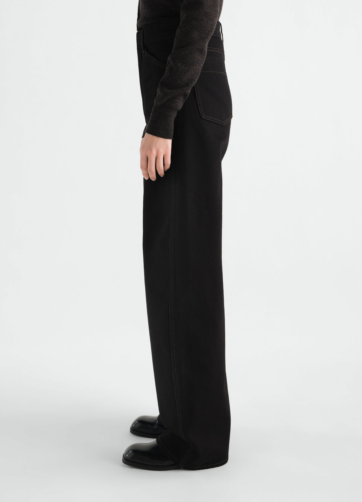 PANTALON INCURVÉ TAILLE HAUTE EN DENIM NOIR ÉPAIS