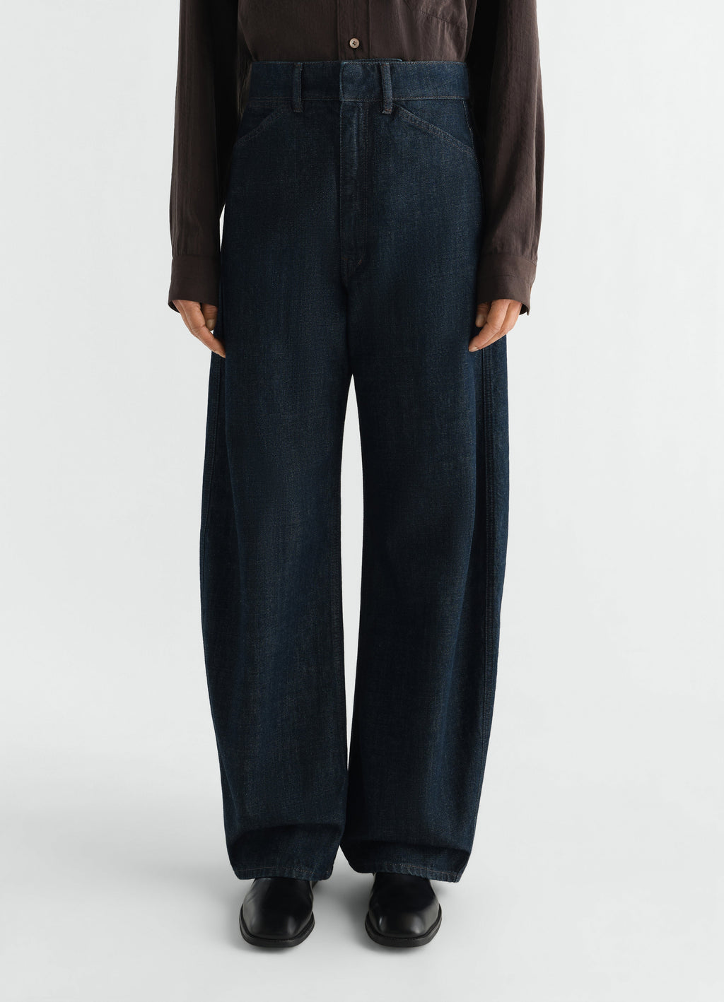 PANTALON INCURVÉ TAILLE HAUTE EN DENIM INDIGO ÉPAIS