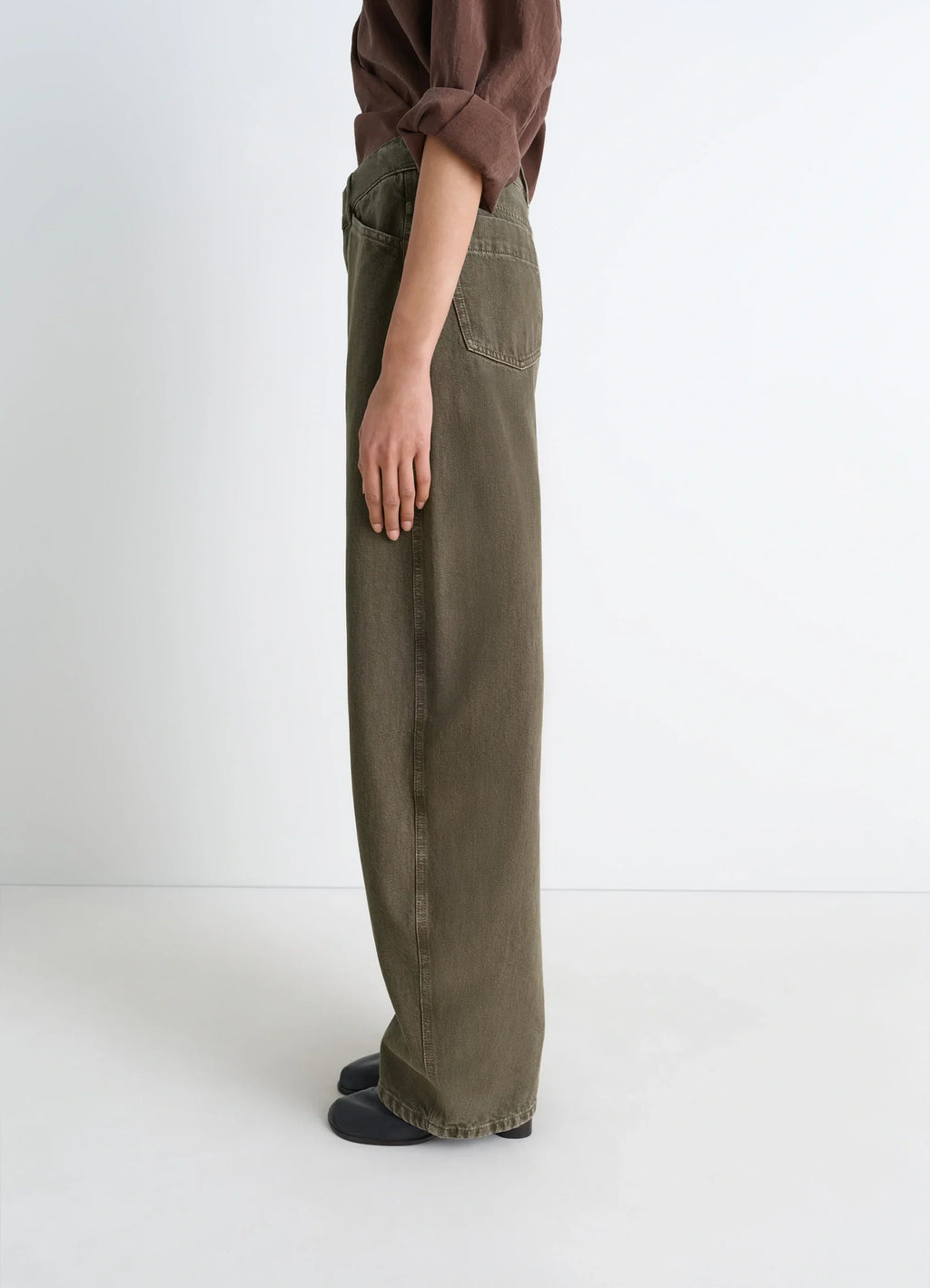 PANTALON COURBE TAILLE HAUTE EN DENIM LOURD TEINT EN PIÈCE