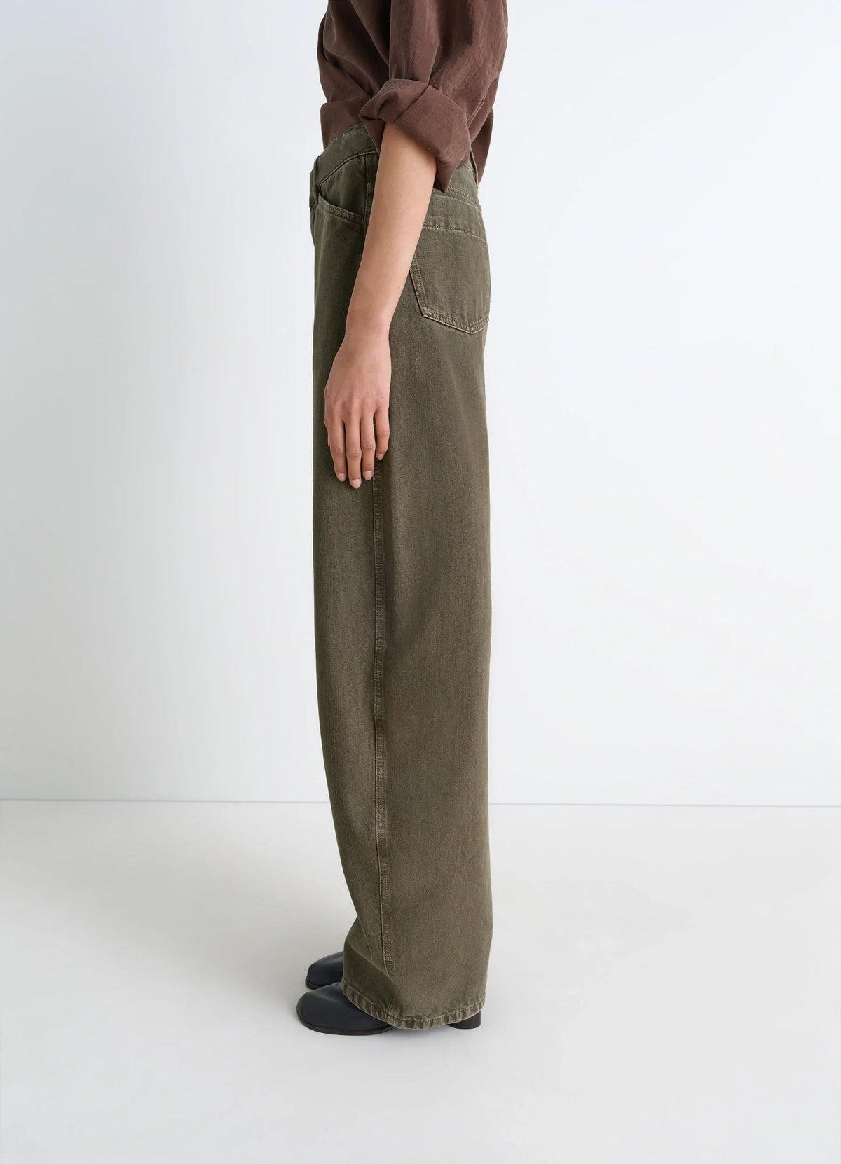 PANTALON COURBE TAILLE HAUTE EN DENIM LOURD TEINT EN PIÈCE