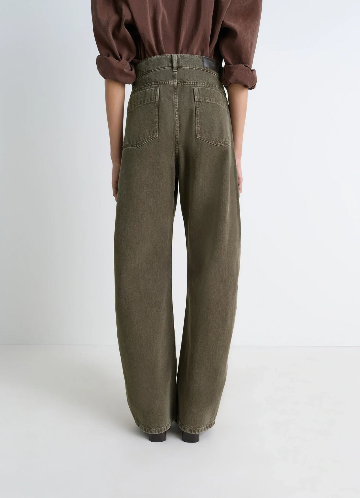 PANTALON COURBE TAILLE HAUTE EN DENIM LOURD TEINT EN PIÈCE