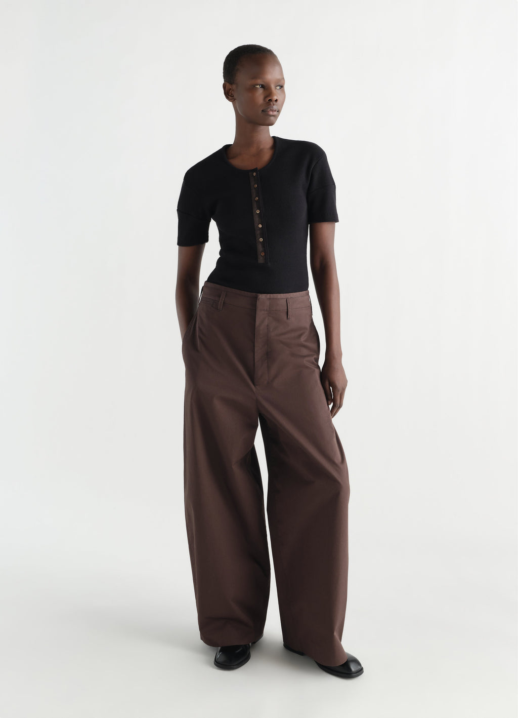 CHINO LARGE EN SERGÉ DE COTON