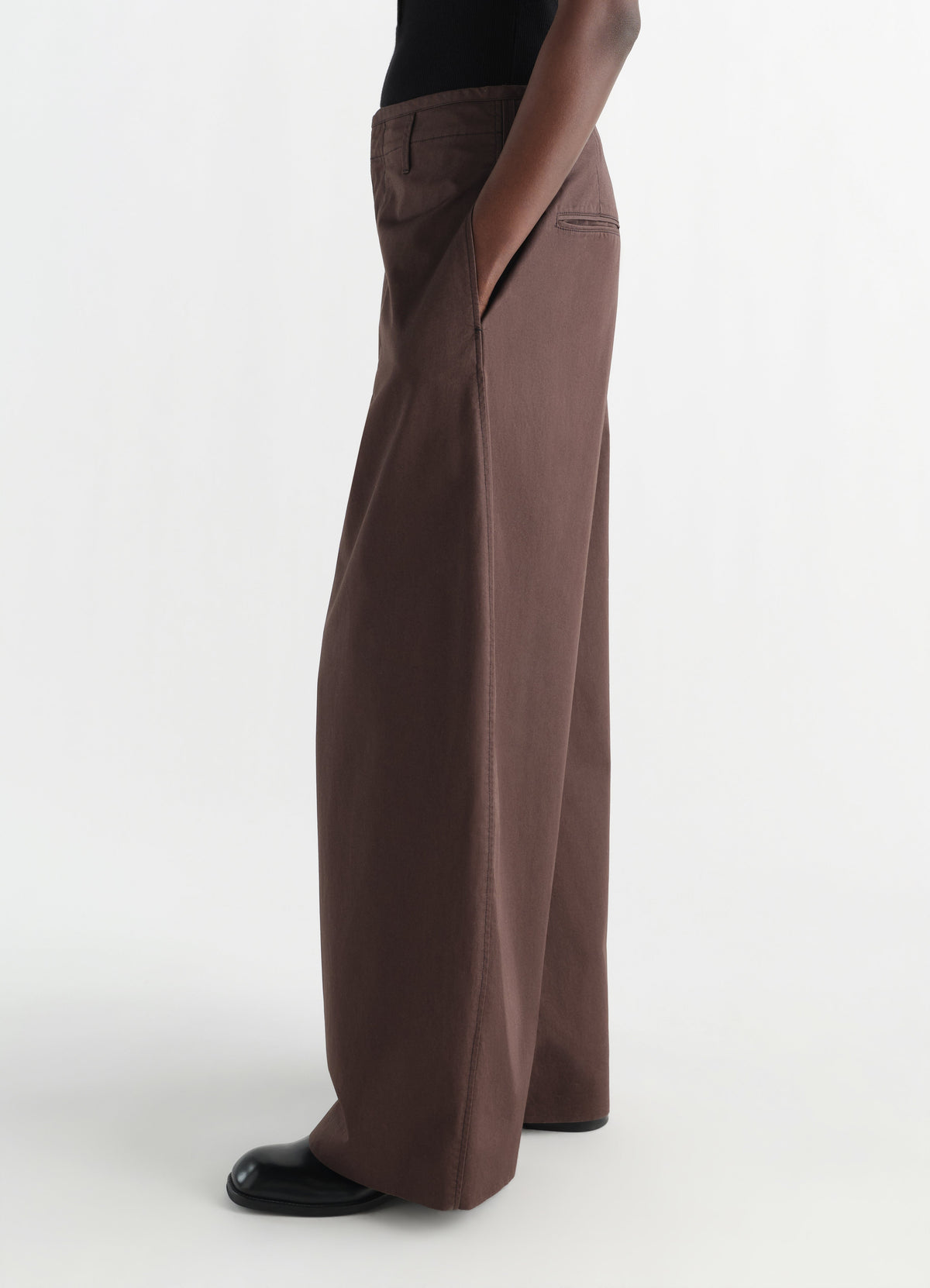 CHINO LARGE EN SERGÉ DE COTON