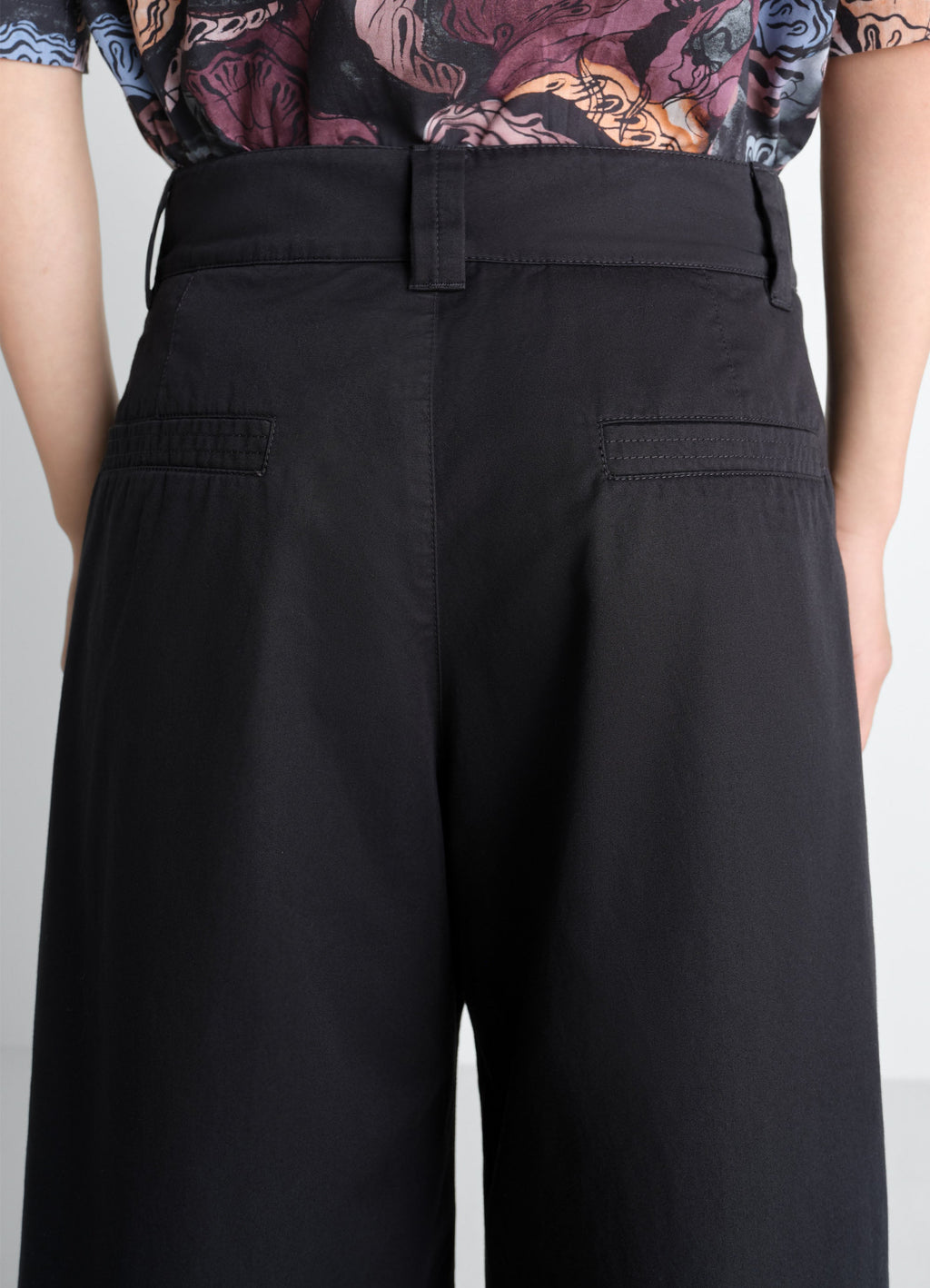 PANTALON COUPE DROITE EN SERGÉ DE COTON LÉGER