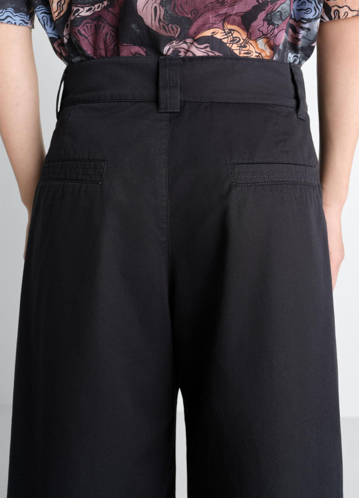 STRAIGHT FIT PANTS IN LIGHT COTTON TWILL