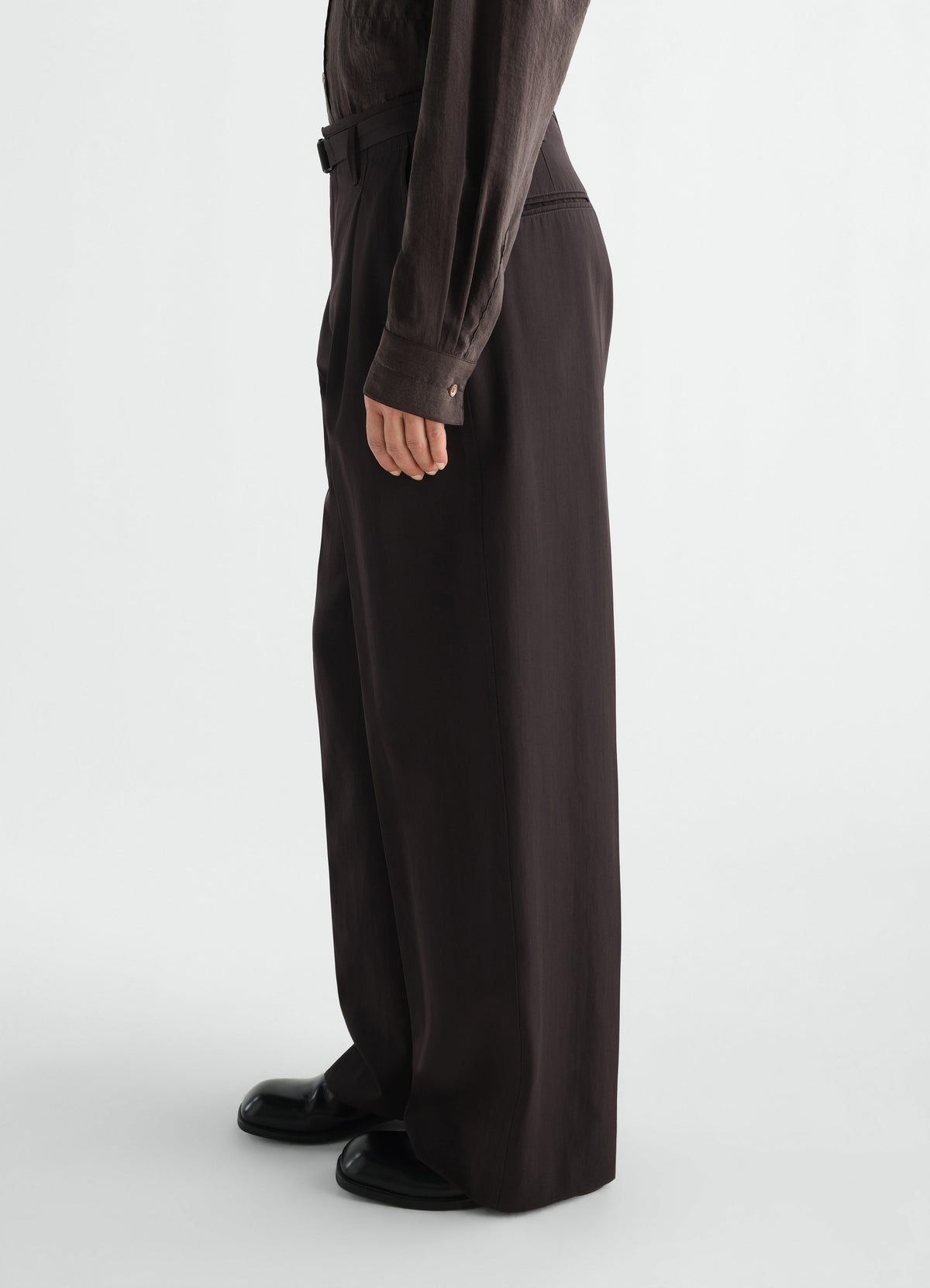 PANTALON LARGE À PLIS EN GABARDINE DE LAINE