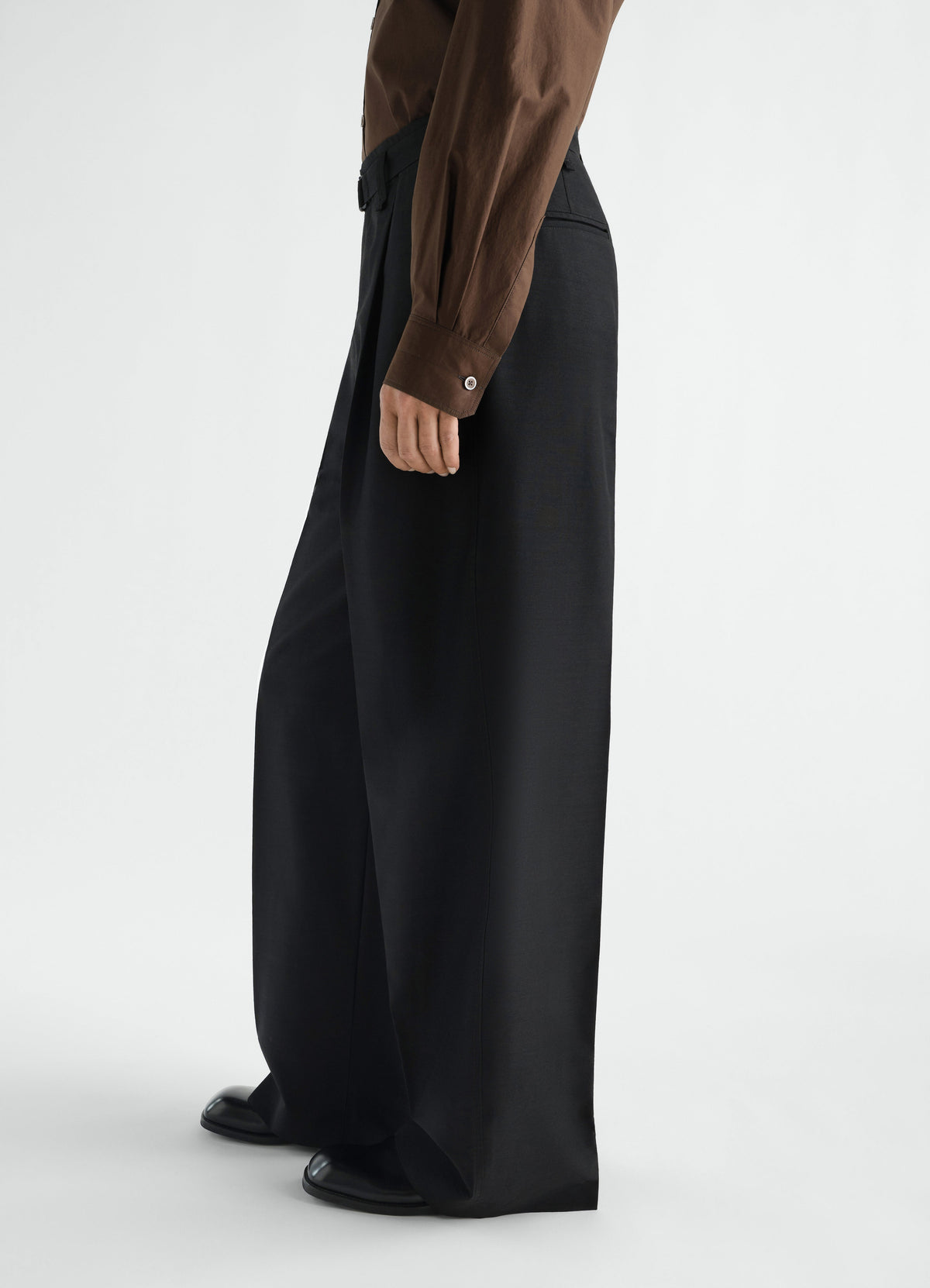 PANTALON LARGE À PLIS EN TOILE DE LAINE ET MOHAIR