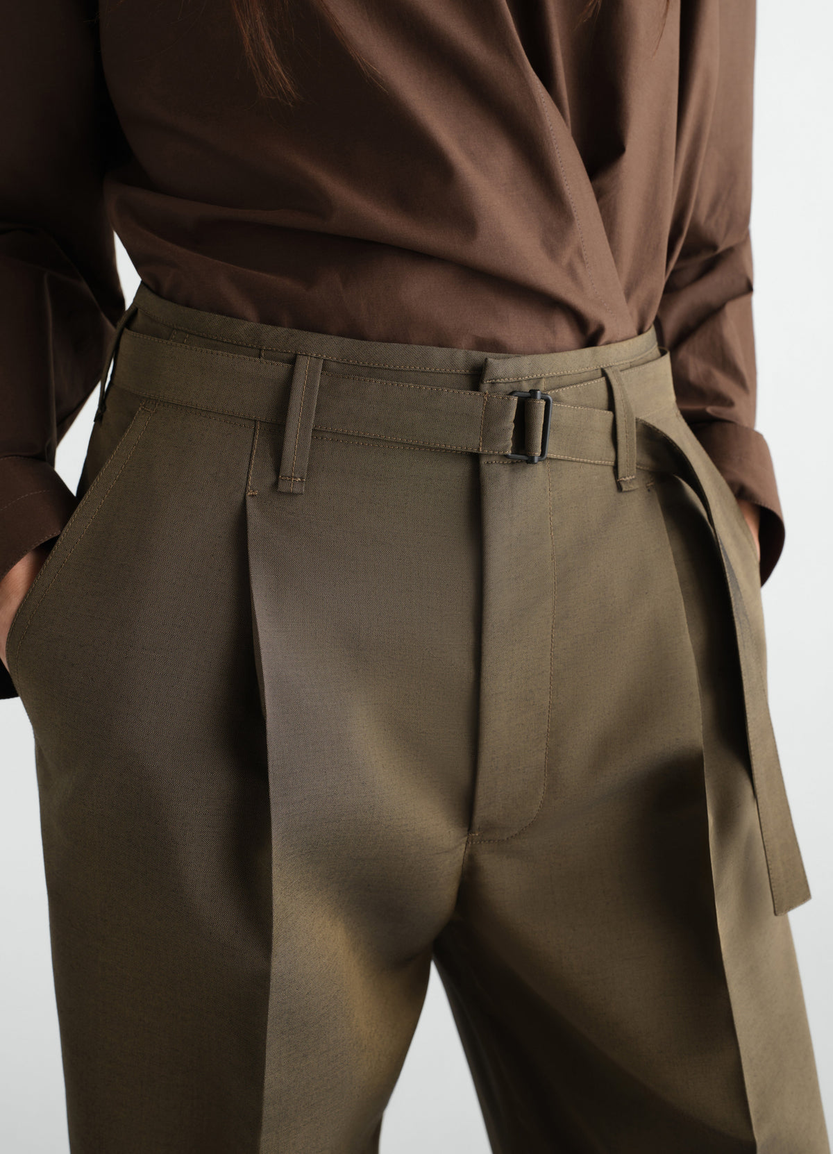 PANTALON LARGE À PLIS EN TOILE DE LAINE ET MOHAIR