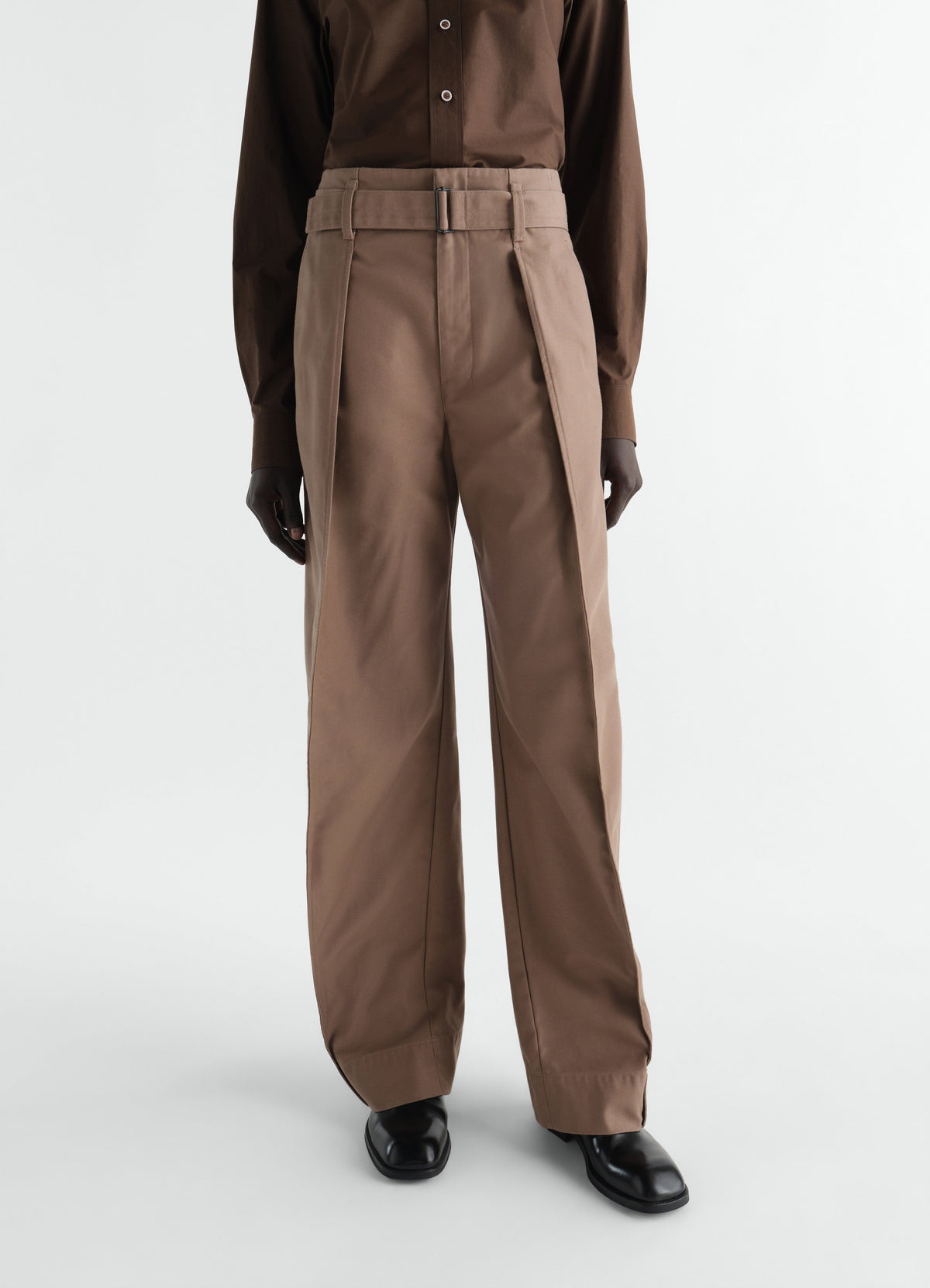 PANTALON COURBE EN MÉLANGE DE SERGÉ DE COTON